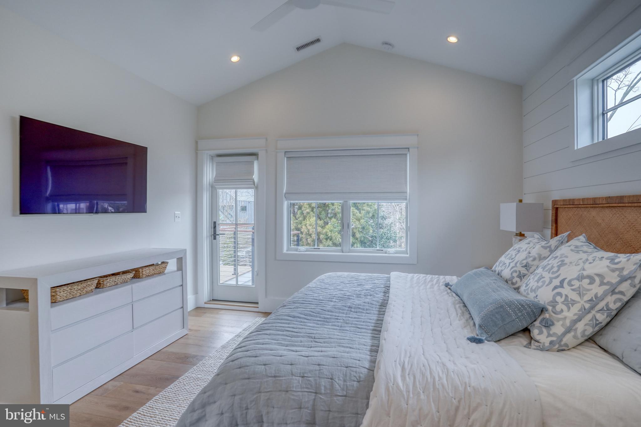 FISHERS COVE - Residential