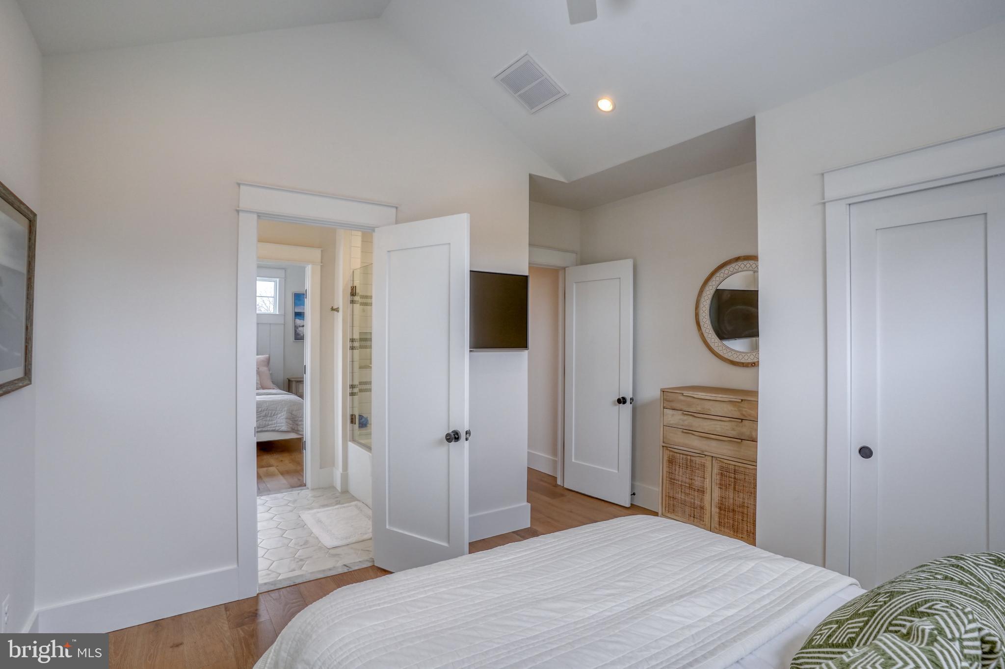 FISHERS COVE - Residential