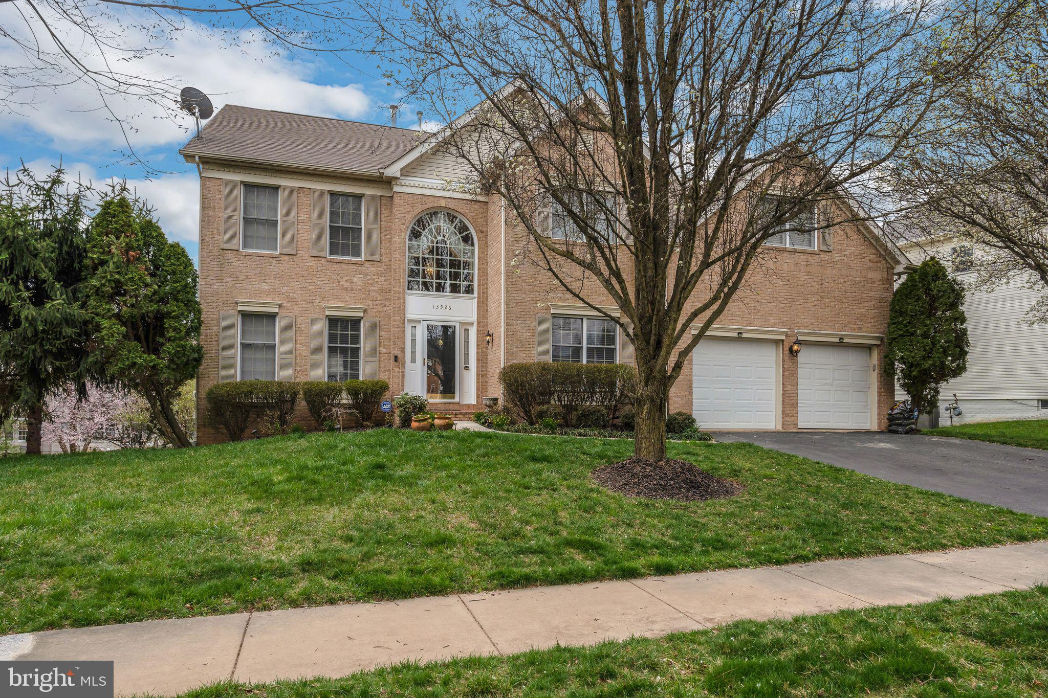 SHOWCASE TOLL BROTHERS 2 CAR GARAGE ENHANCES THE BRICK FACADE OF THIS STATELY COLONIAL! 10FT CEILING, 2-STORY OPEN FOYER, SOARING 2-STORY FAMILY ROOM WITH FIRE PLACE, VAULTED CEILING & A 2ND STAIRCASE. UPDATED KITCHEN & APPLIANCES . MASTER SUITE WITH SITTING RM & WALK-IN CLOSET, FULLY FINISHED WALK-OUT LL FEATURES REC RM W/ FIREPLACE, PLAY ROOM, DEN & WET-BAR. DECK AND FENCED IN YARD. MINS TO POTOMAC GLEN COMMUNITY PPPL, TENNIS & BASKETBALL COURT, CLUB HOUSE AND PLAYGROUNDS, CONVENINETLY LOCATED TO SHOPPING CENTERS, RESTAURANTS, AND MAJOR HIGHWAYS.