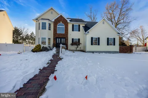 4 Rauer Court, South Plainfield, NJ MLS: NJMX2011282
