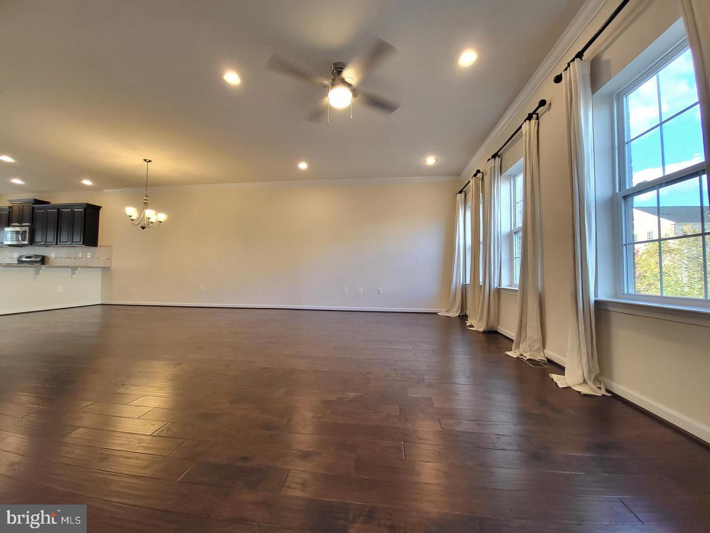 OXFORD SQUARE - Residential Lease