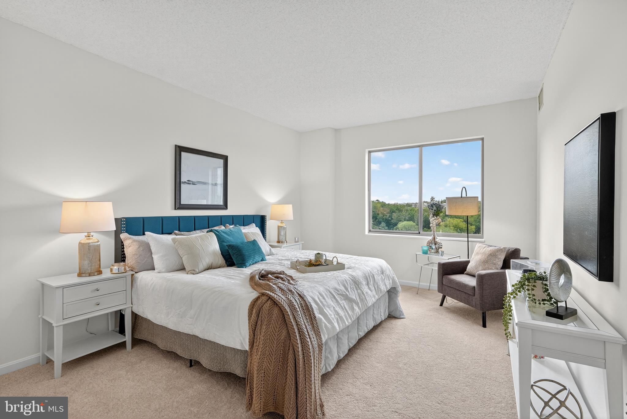 TURNBERRY COURTS AT LEIS - Residential