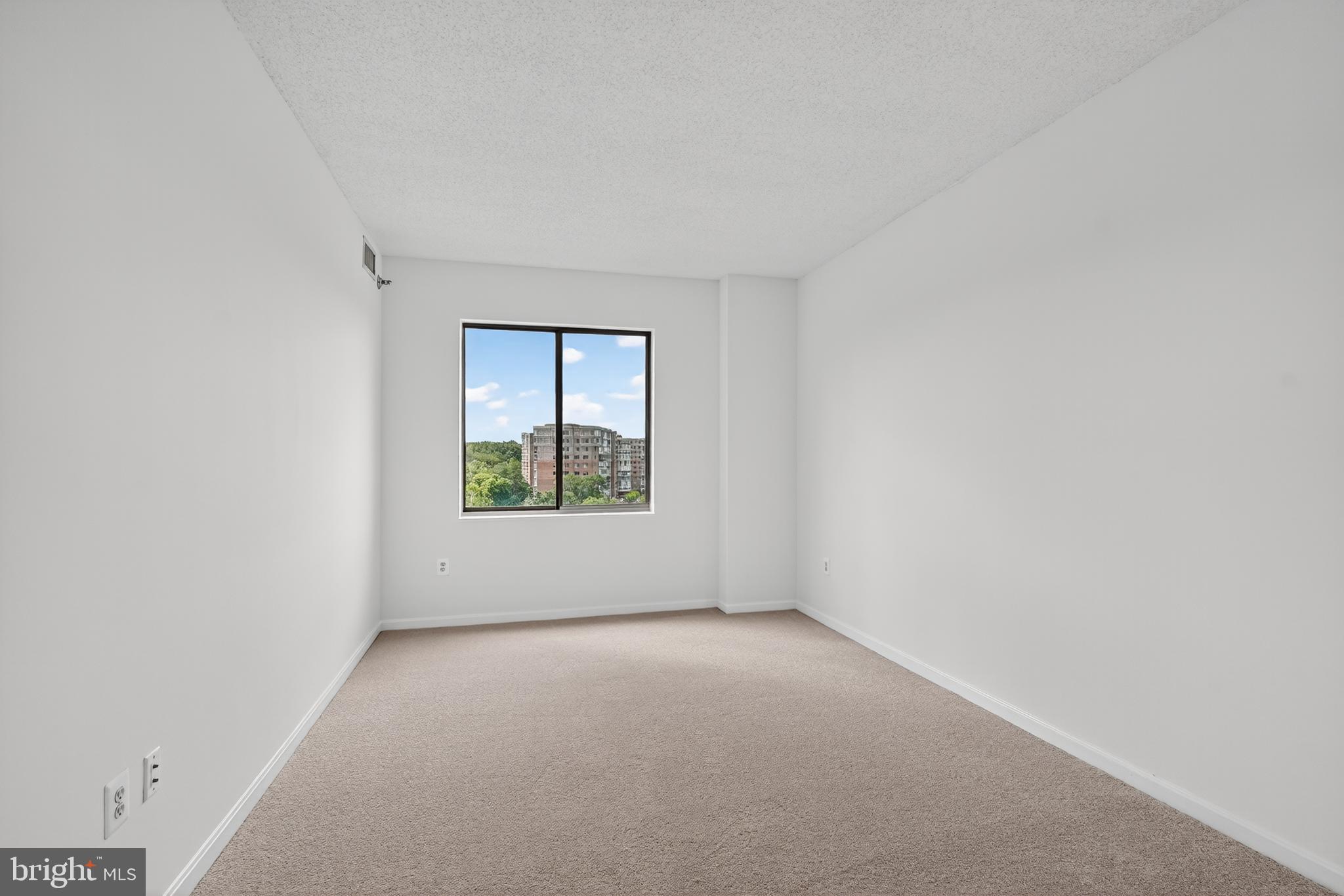 TURNBERRY COURTS AT LEIS - Residential