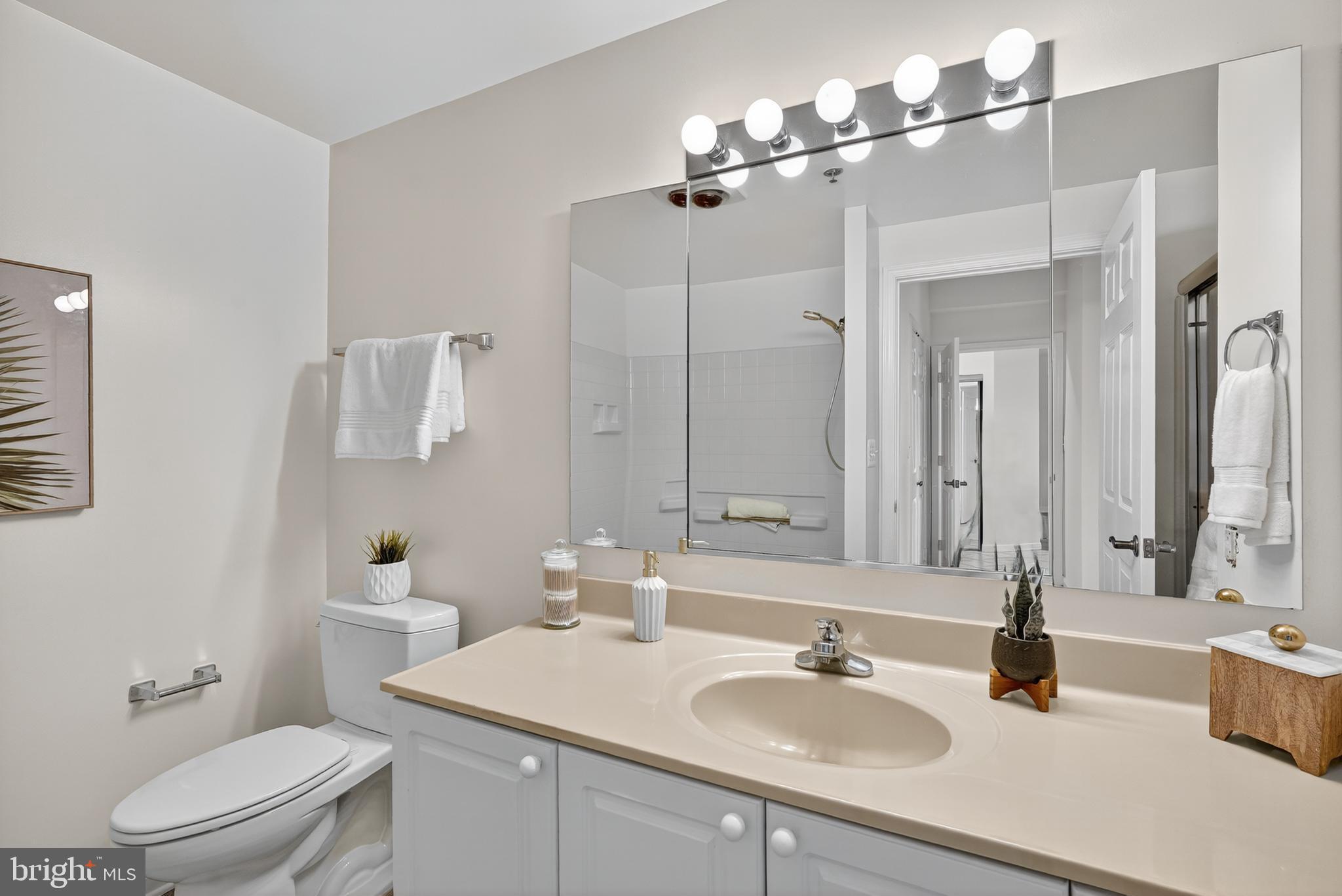 TURNBERRY COURTS AT LEIS - Residential