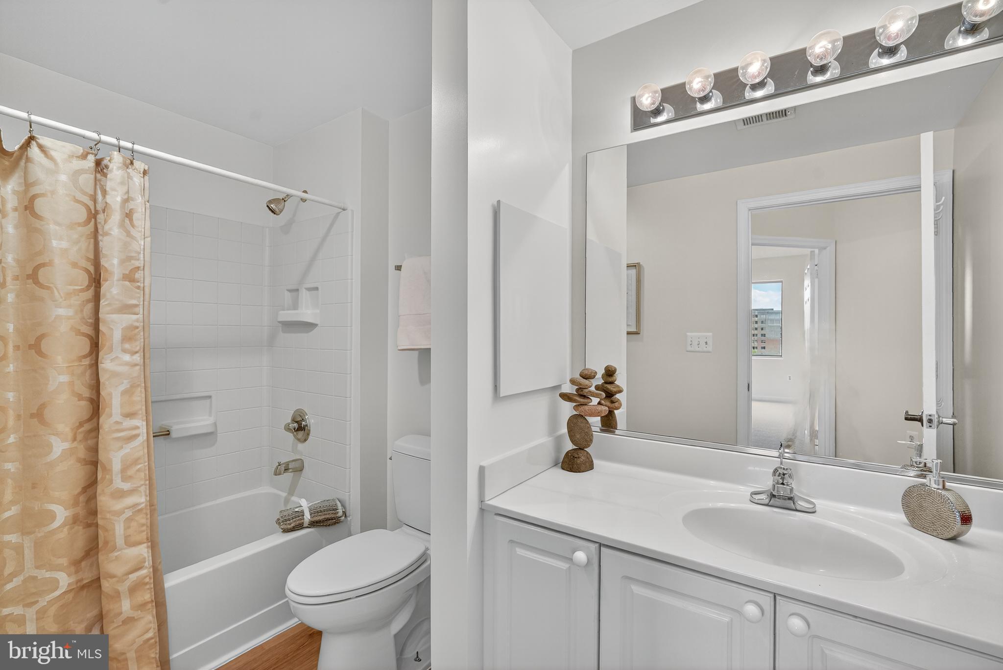 TURNBERRY COURTS AT LEIS - Residential