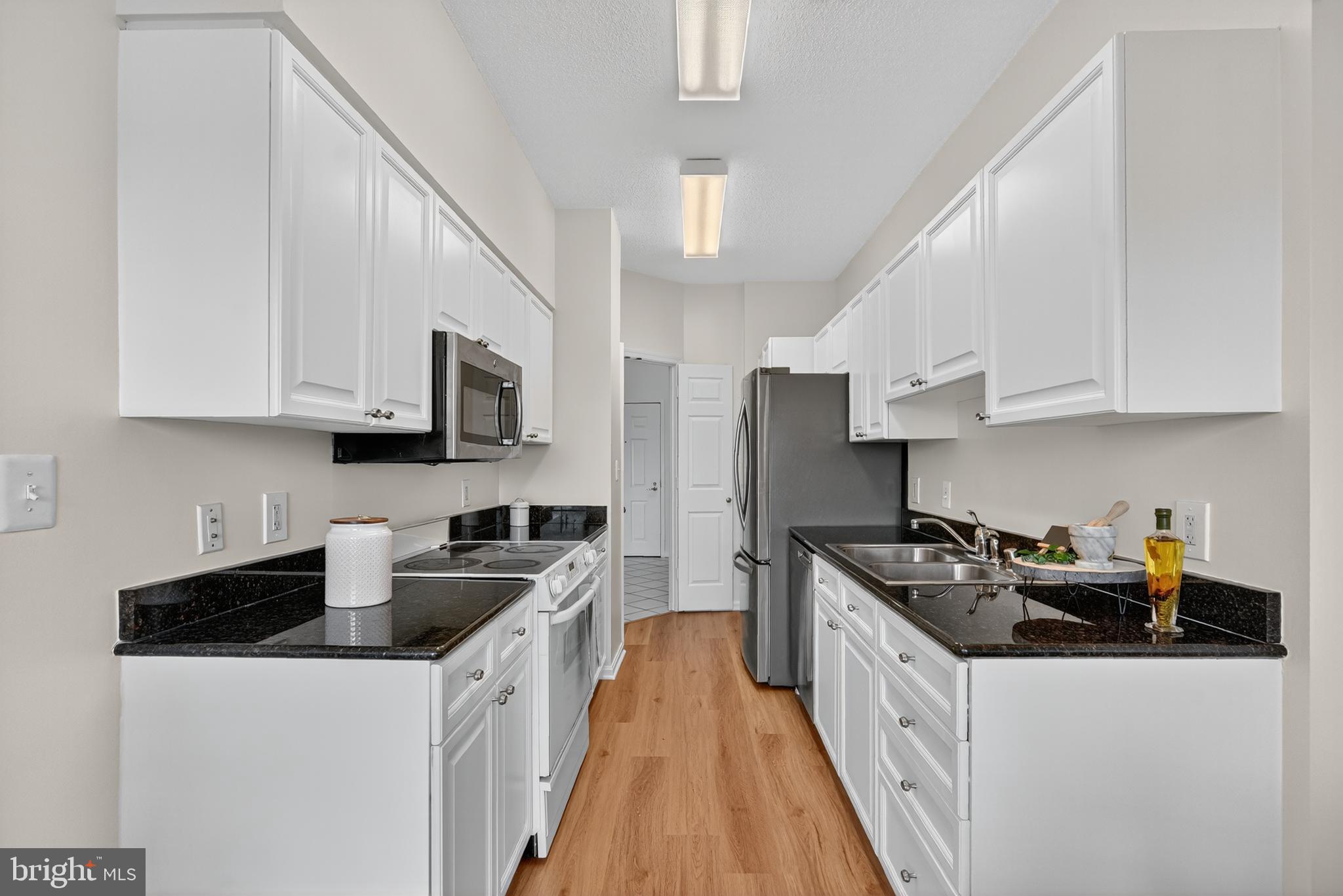 TURNBERRY COURTS AT LEIS - Residential