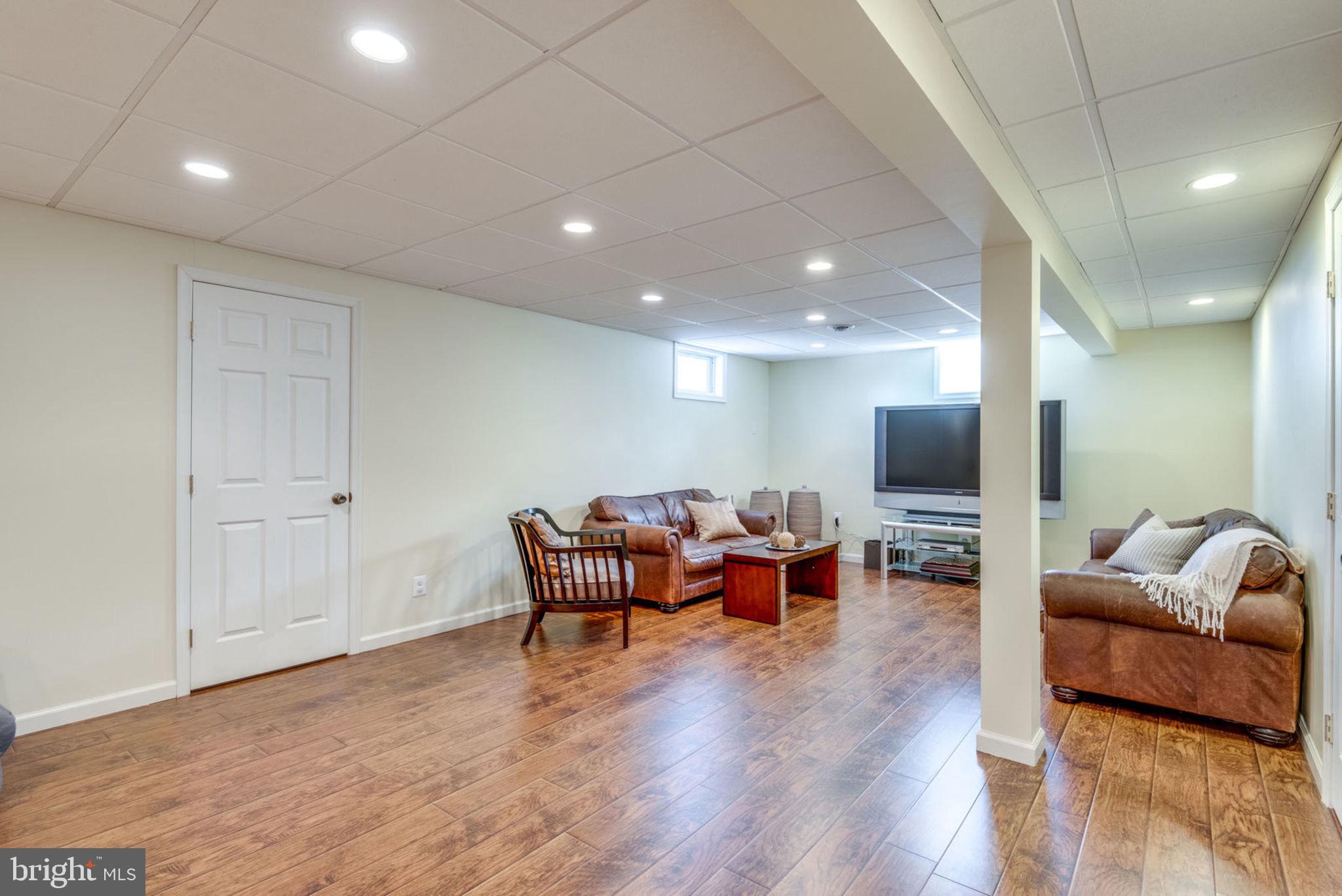 CHANTILLY HIGHLANDS - Residential