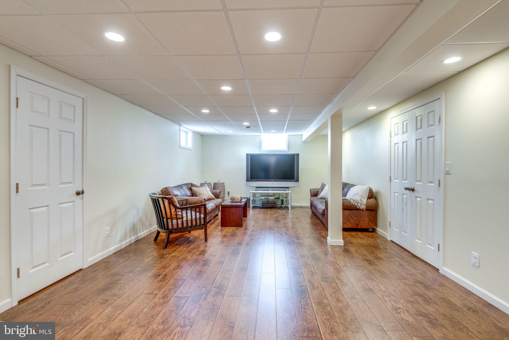 CHANTILLY HIGHLANDS - Residential