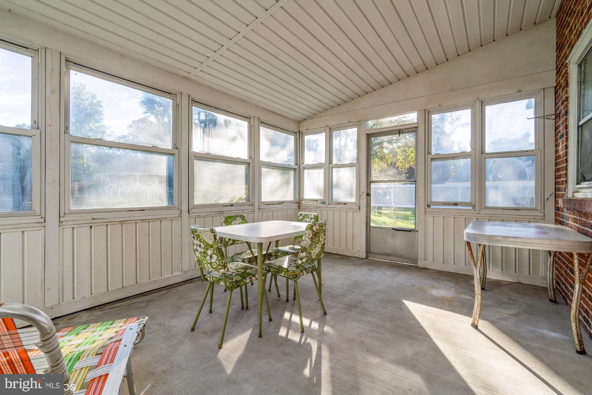 ROLLING KNOLLS - Residential