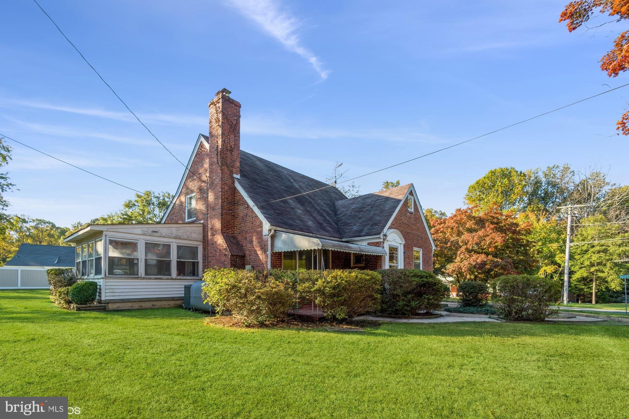 ROLLING KNOLLS - Residential