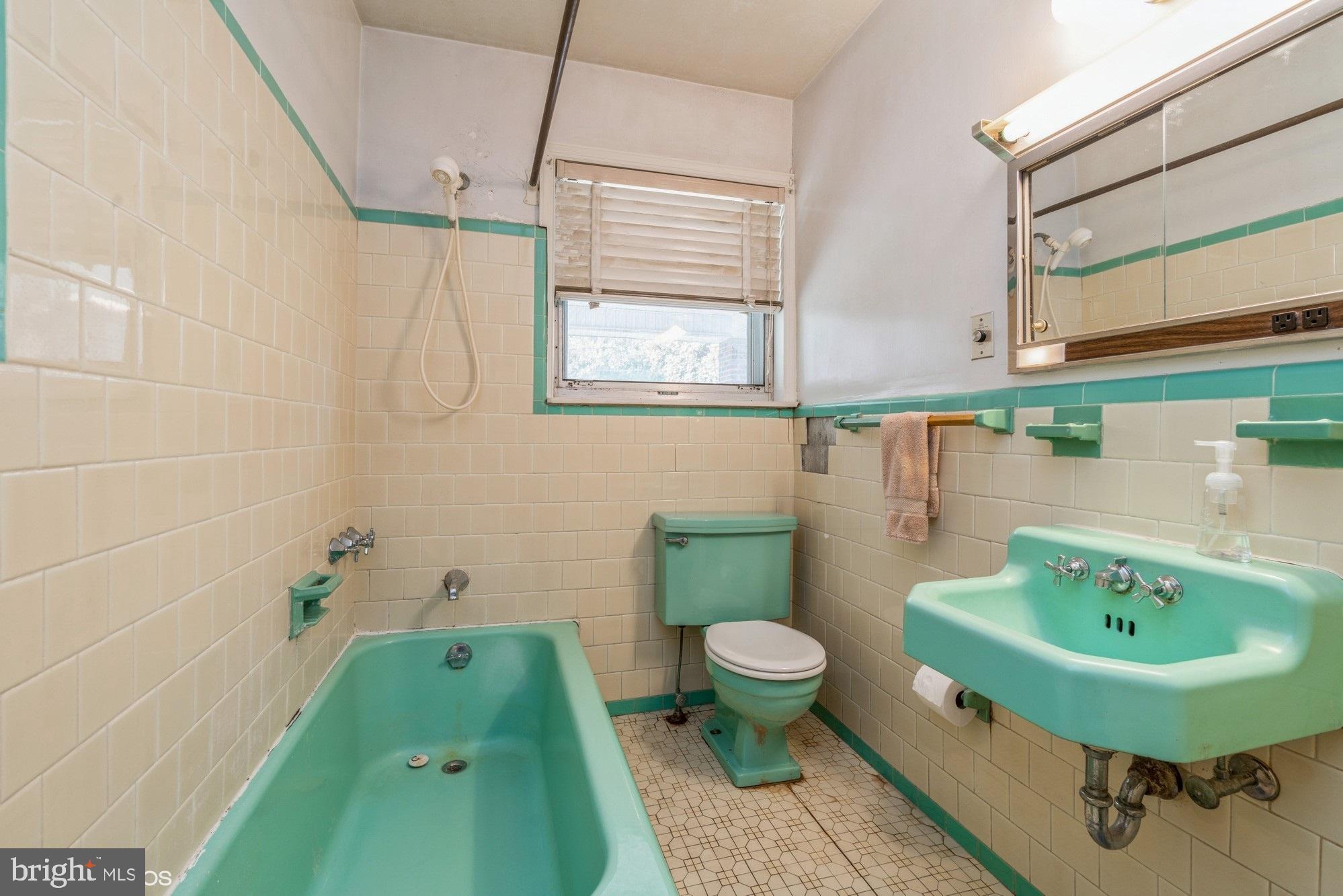 ROLLING KNOLLS - Residential