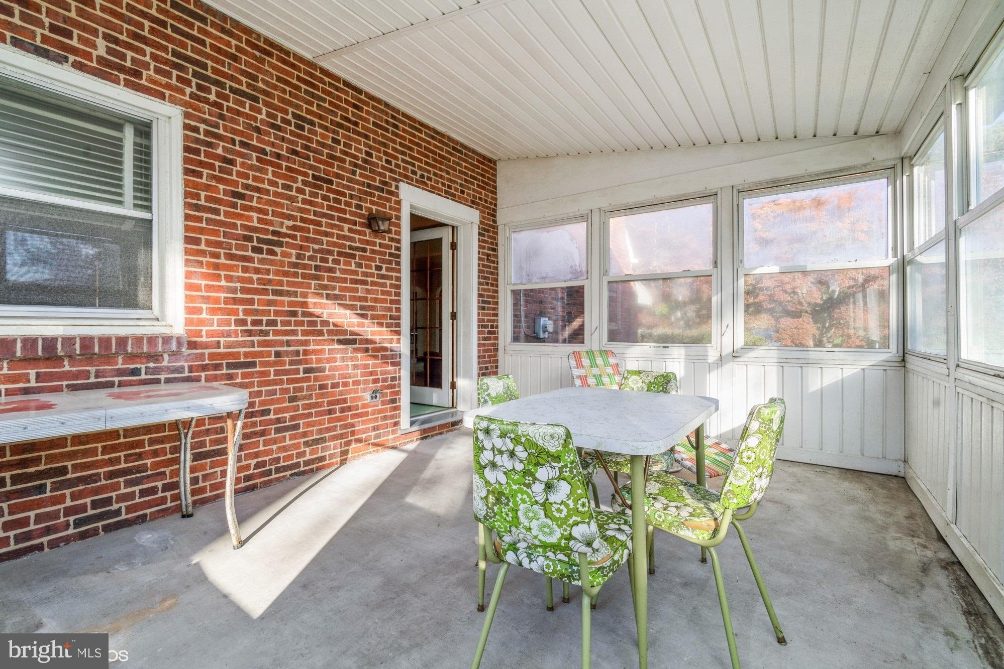 ROLLING KNOLLS - Residential