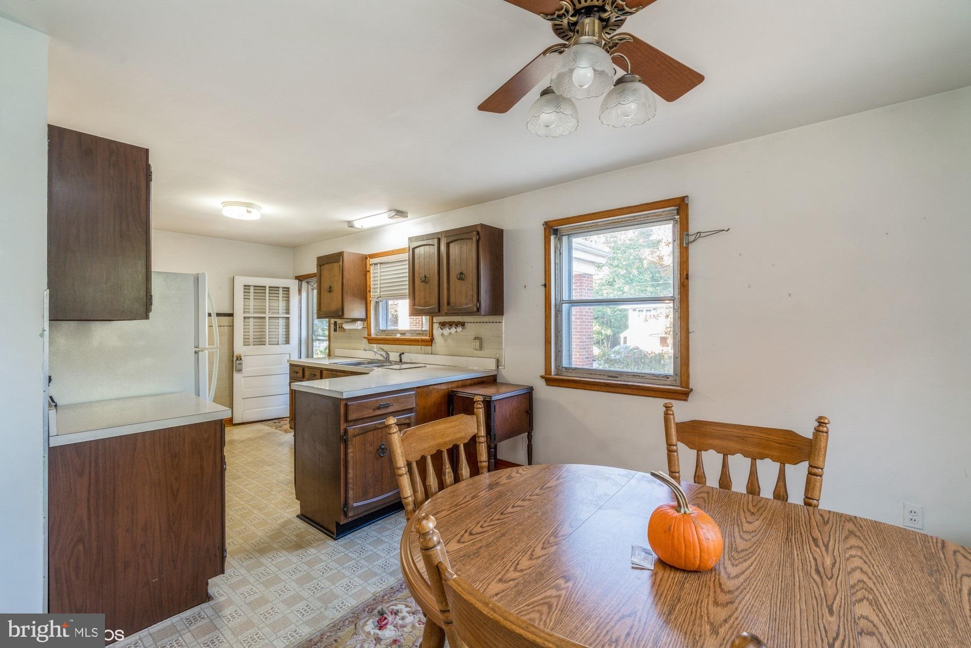 ROLLING KNOLLS - Residential