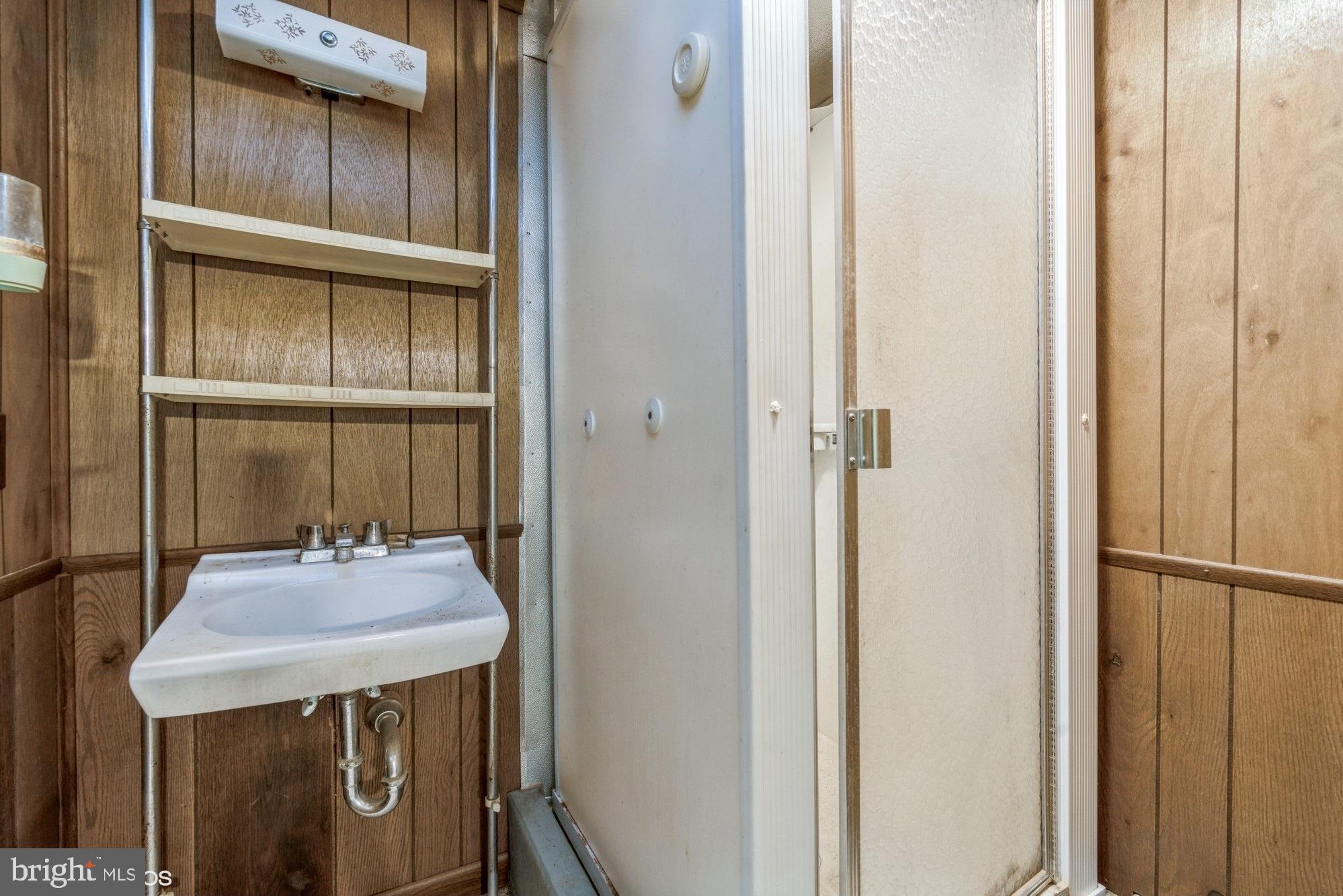 ROLLING KNOLLS - Residential