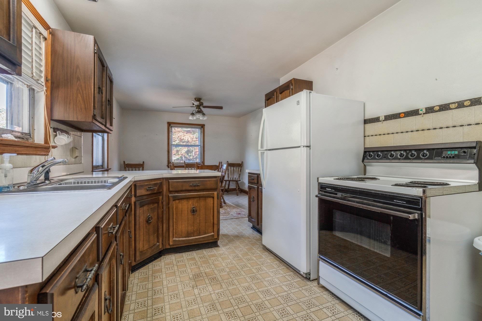 ROLLING KNOLLS - Residential