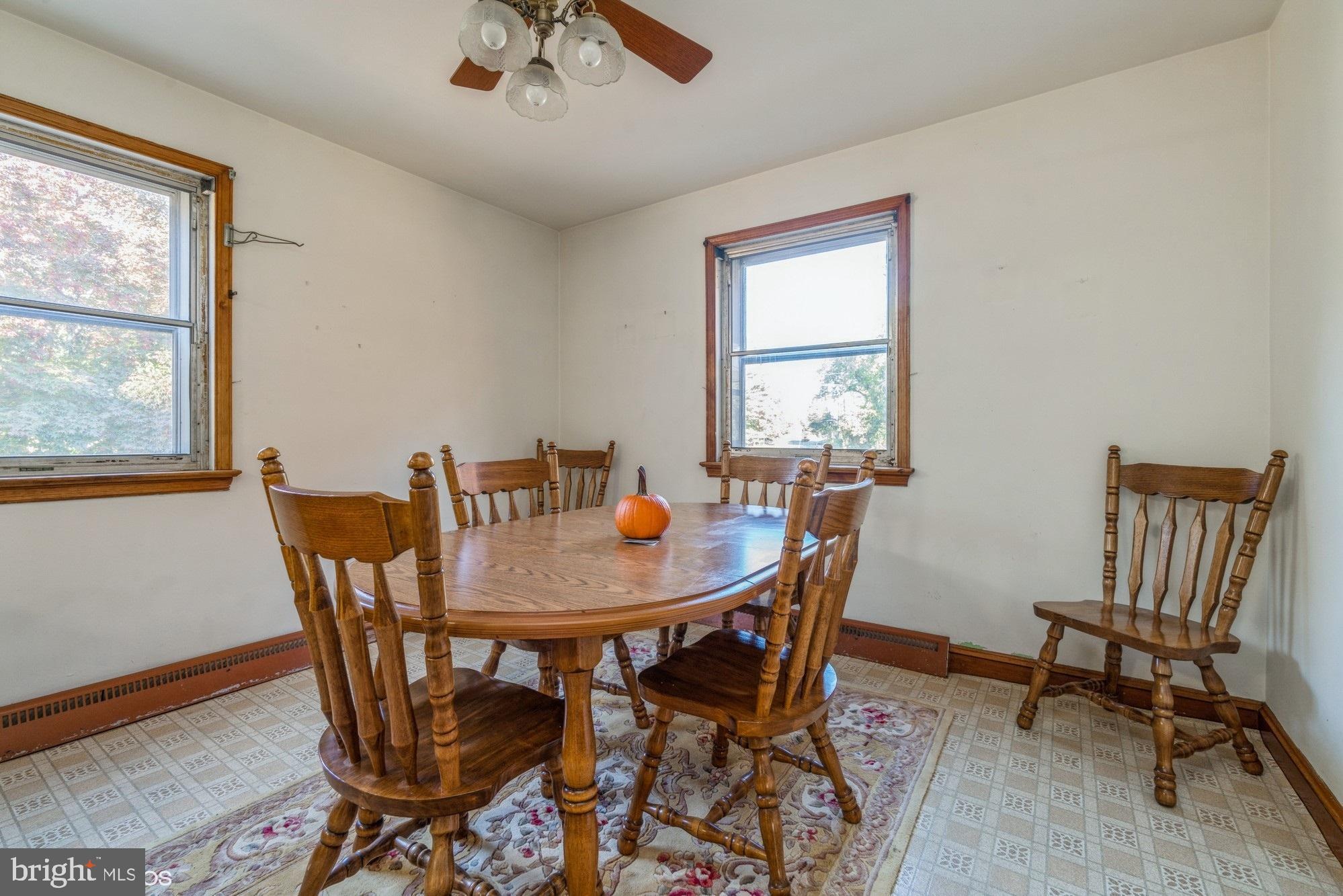 ROLLING KNOLLS - Residential