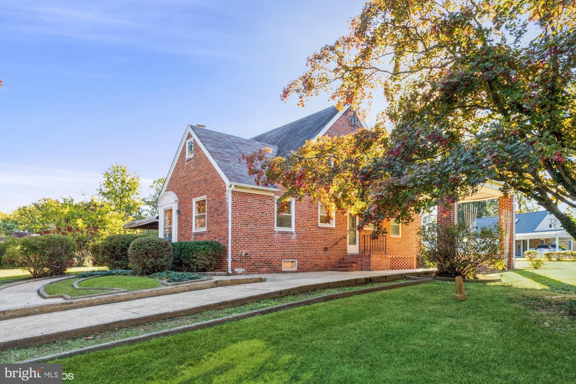 ROLLING KNOLLS - Residential