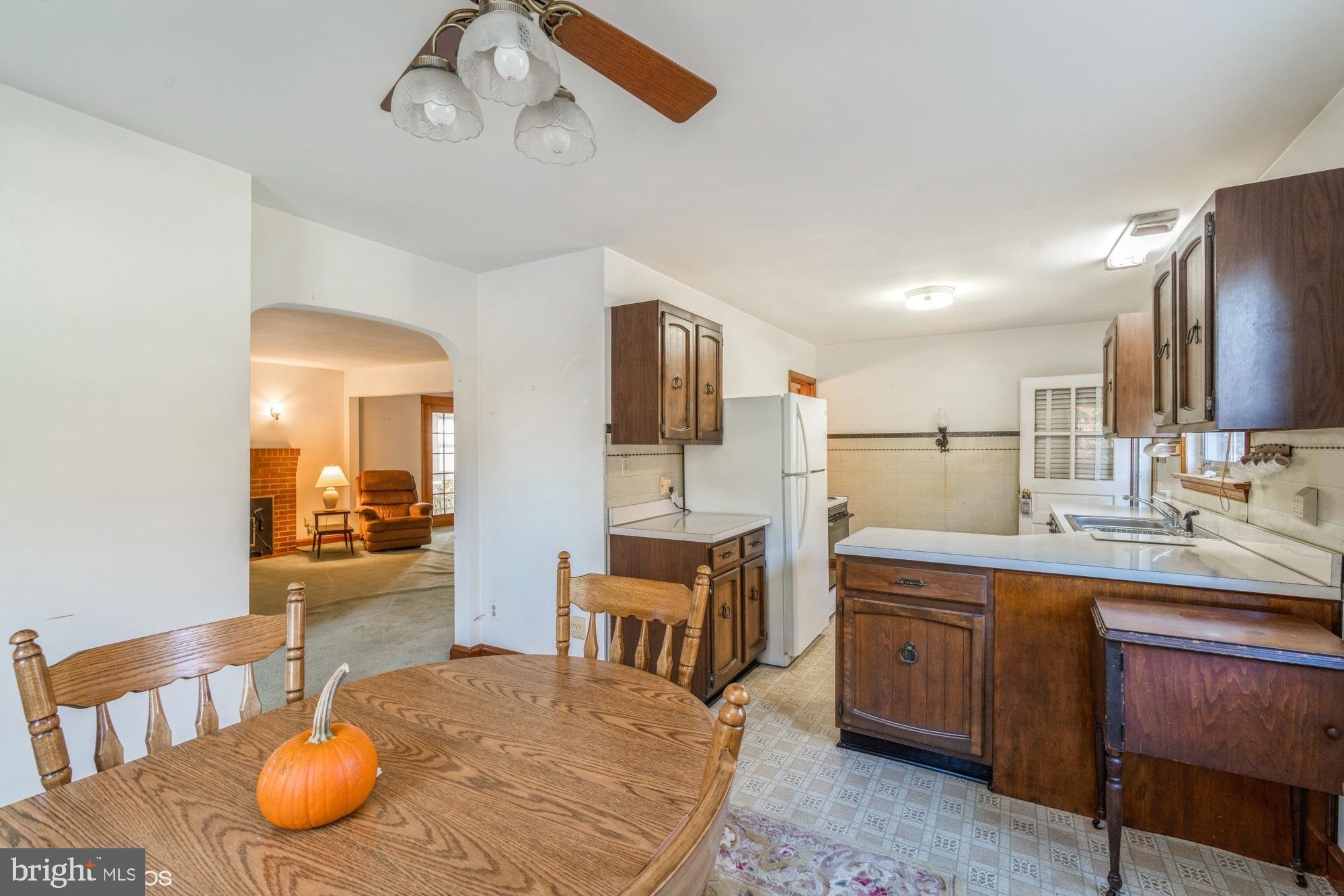 ROLLING KNOLLS - Residential