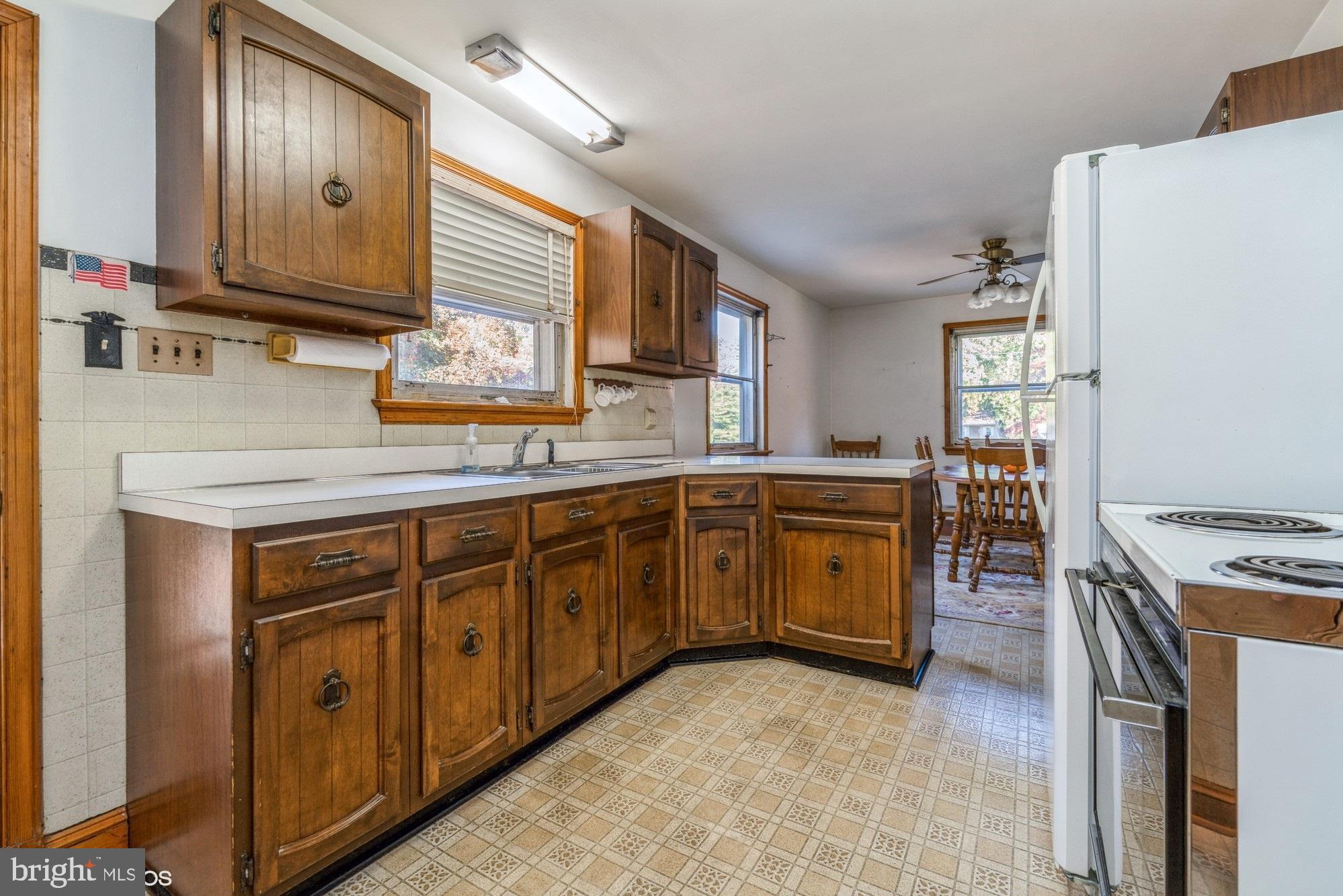 ROLLING KNOLLS - Residential