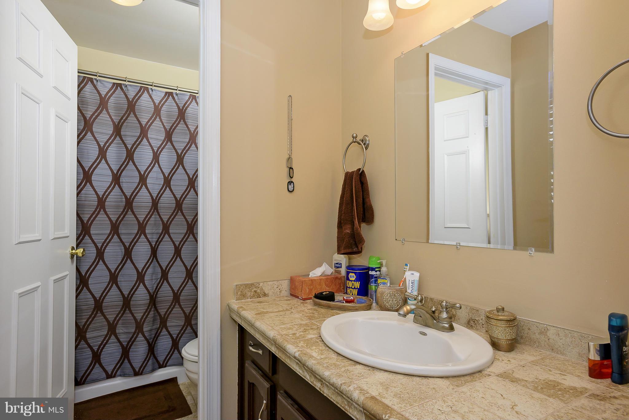 COLLEGE MANOR - Residential Lease