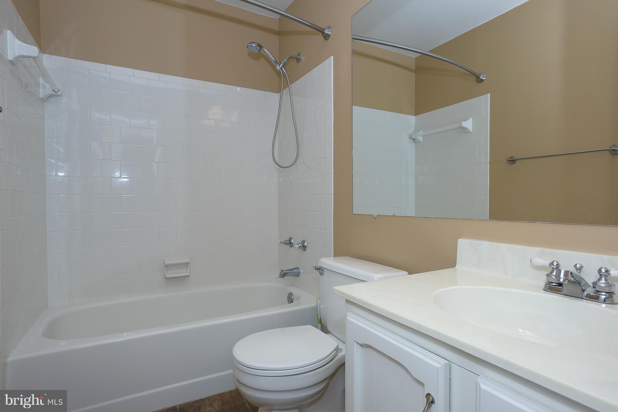 COLLEGE MANOR - Residential Lease