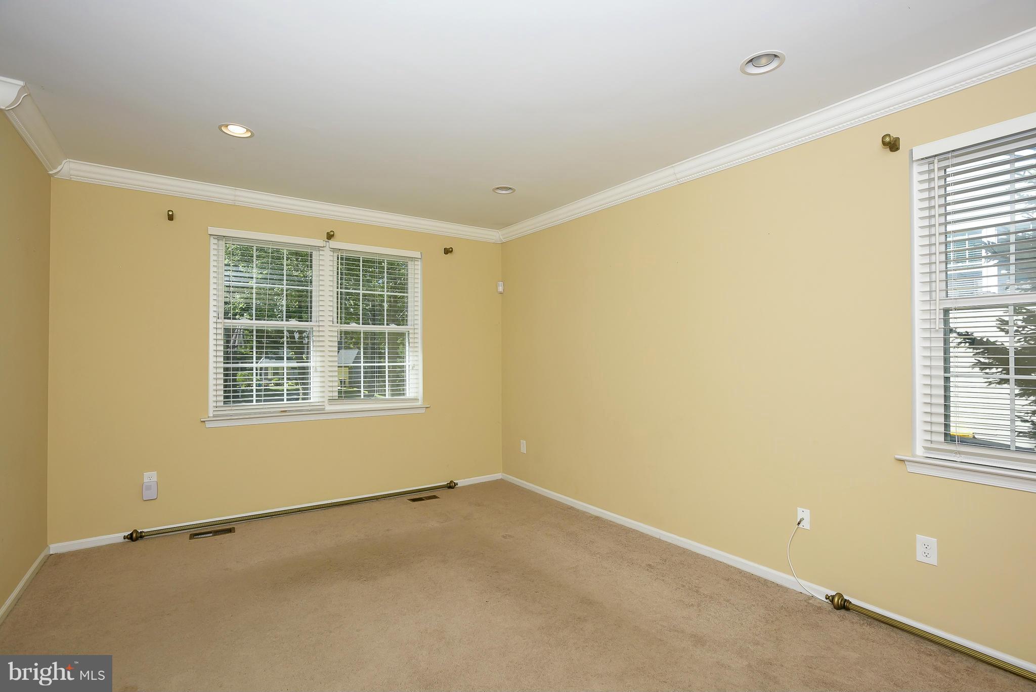 COLLEGE MANOR - Residential Lease