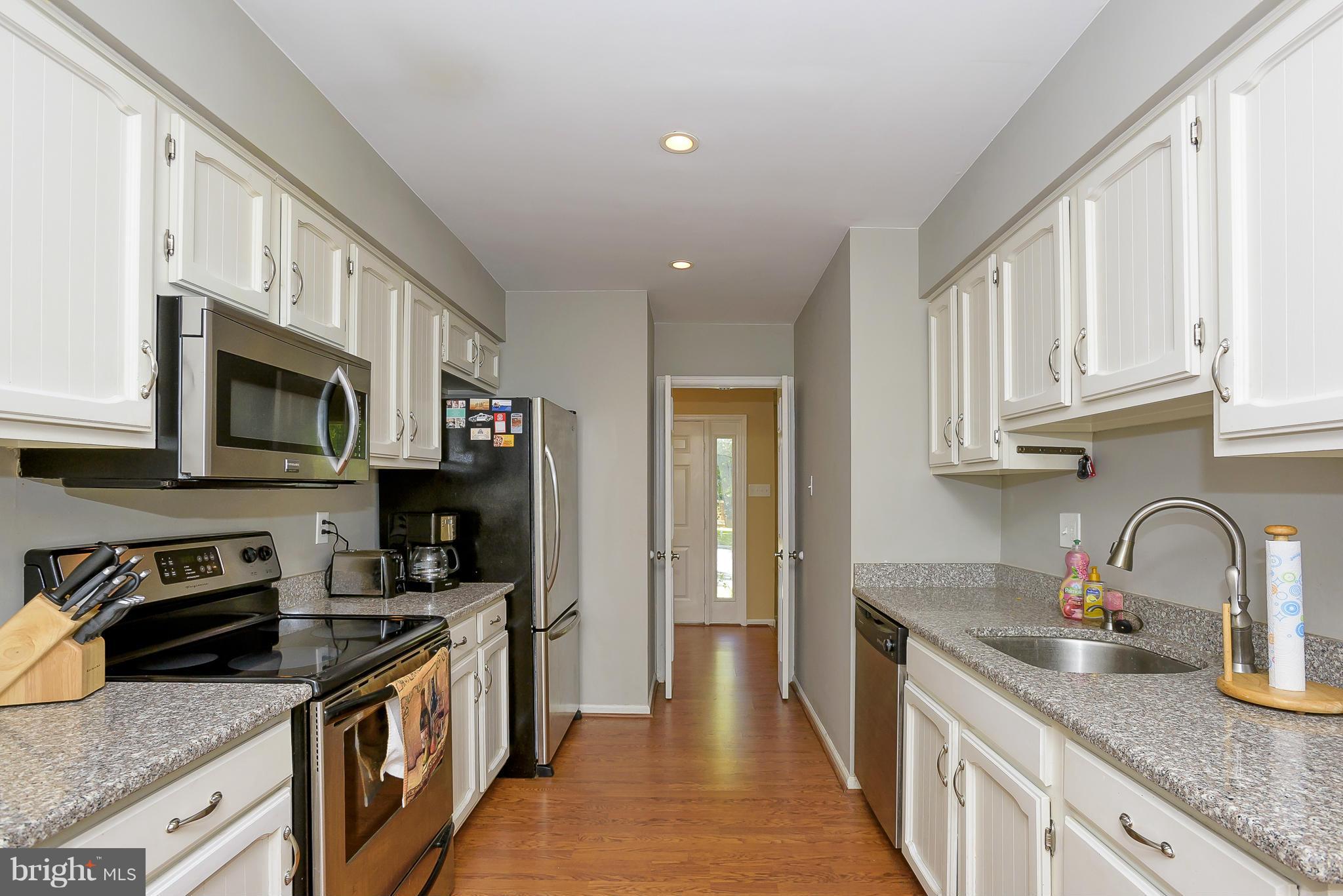 COLLEGE MANOR - Residential Lease