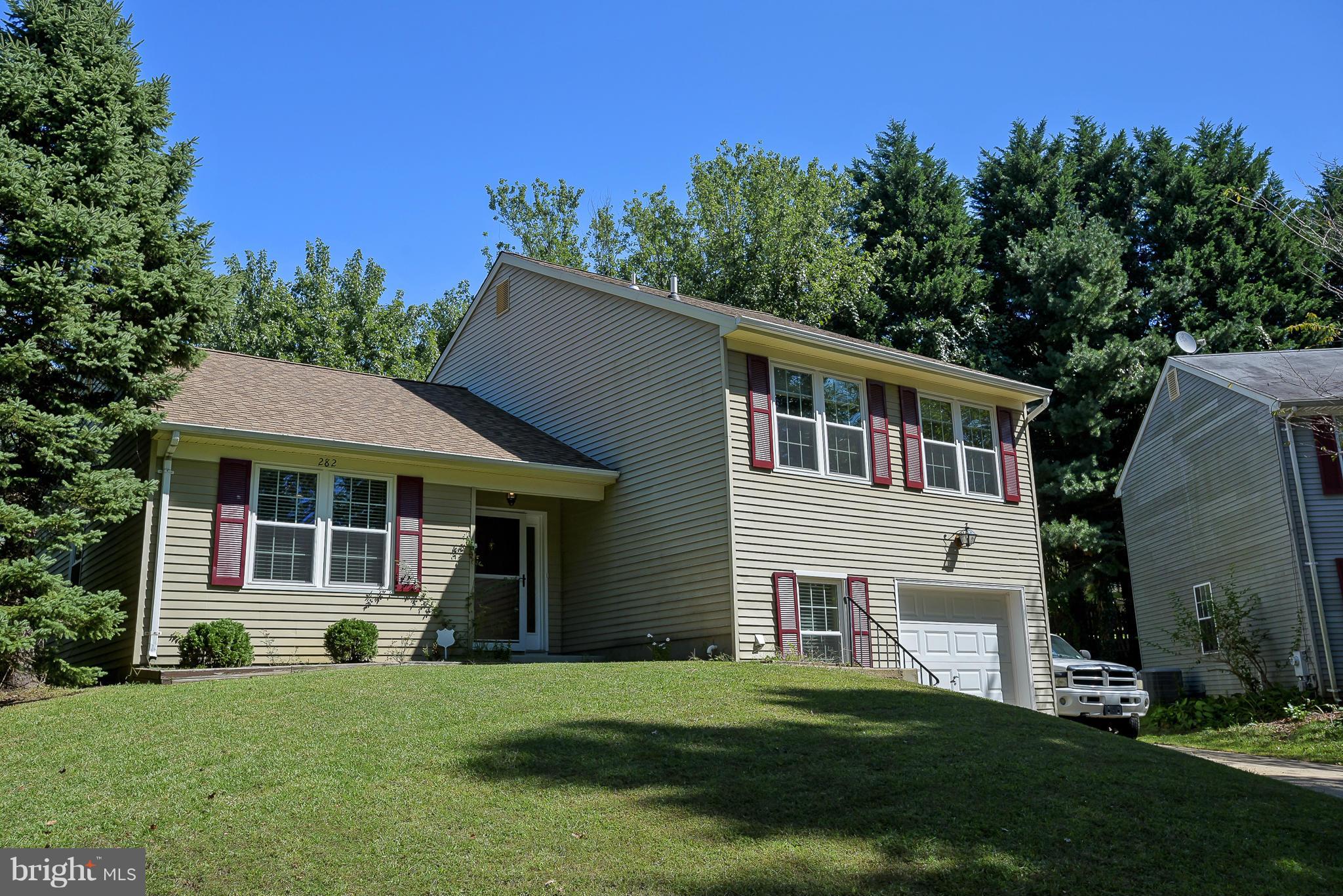 COLLEGE MANOR - Residential Lease