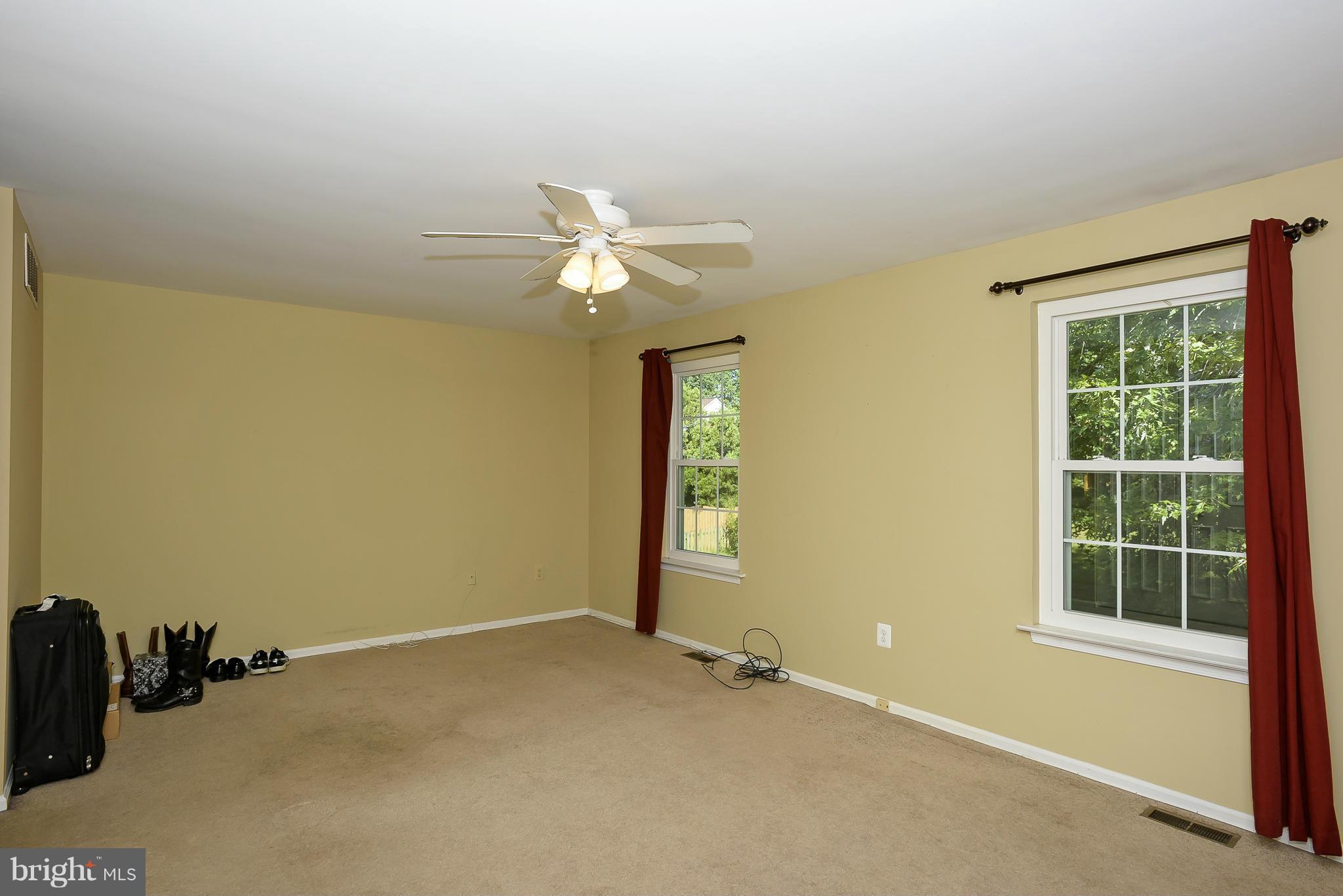 COLLEGE MANOR - Residential Lease