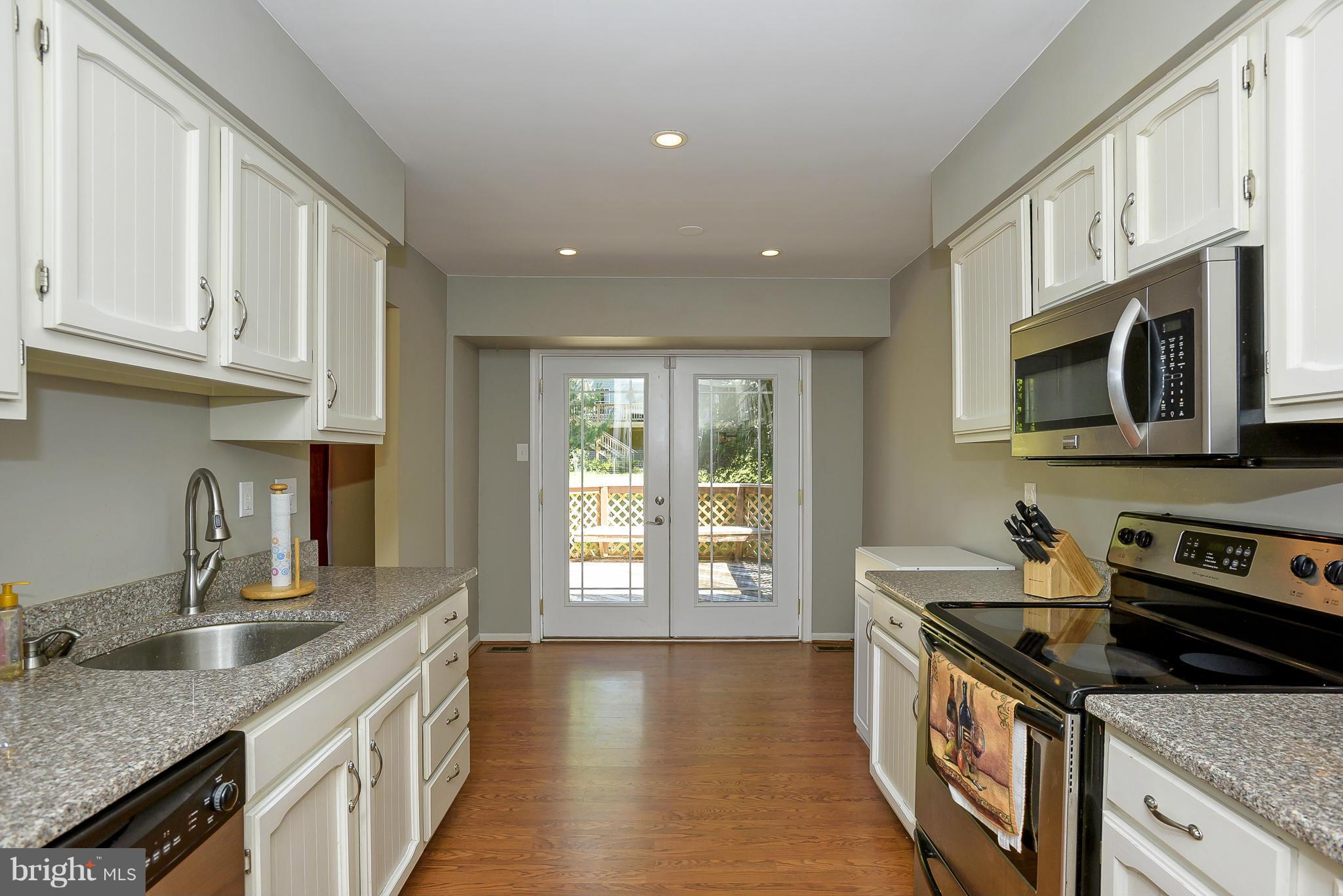 COLLEGE MANOR - Residential Lease