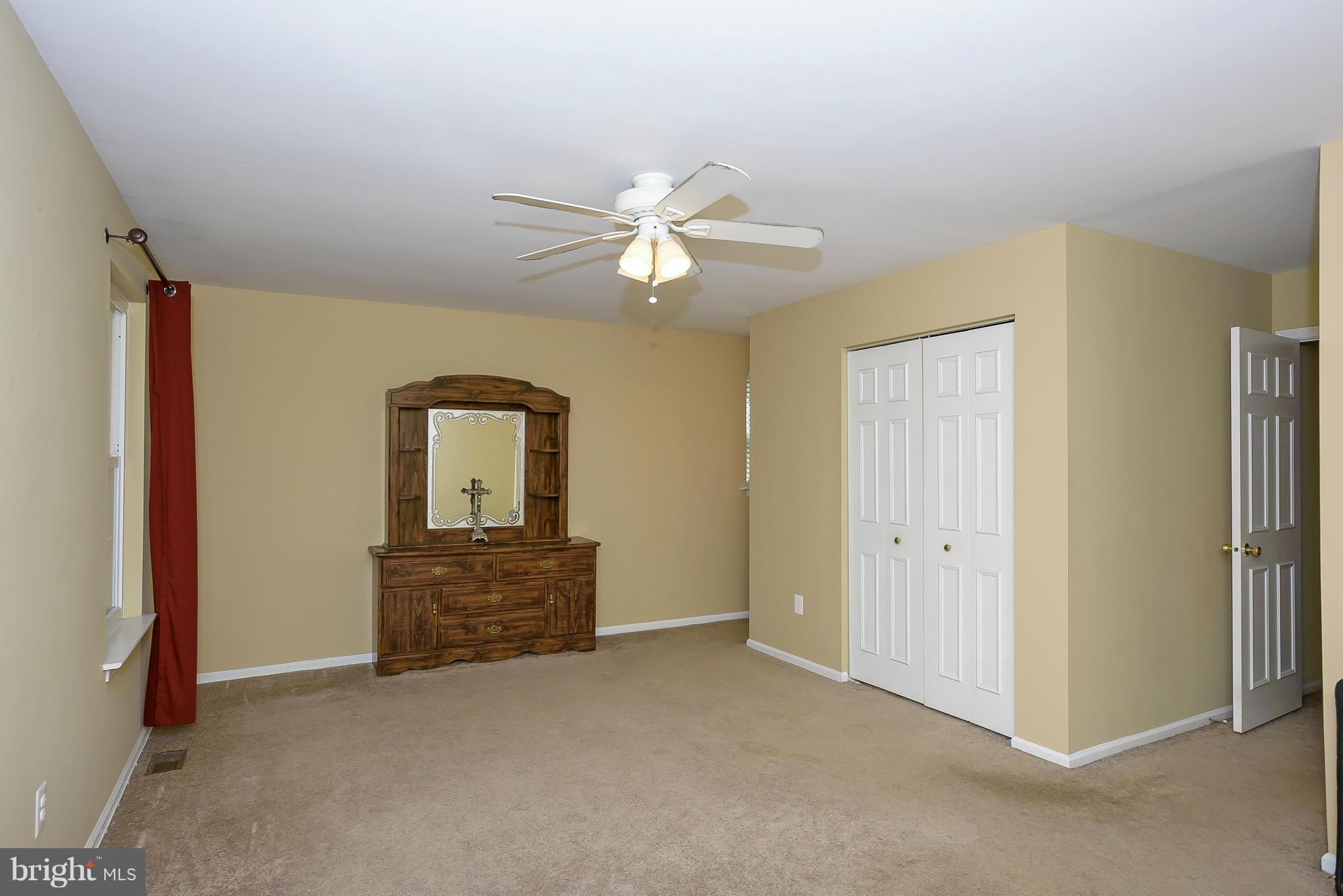 COLLEGE MANOR - Residential Lease