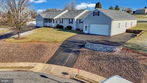 Photo of 6 Red Oak Court, DENVER, PA 17517 (MLS # PALA2061988)