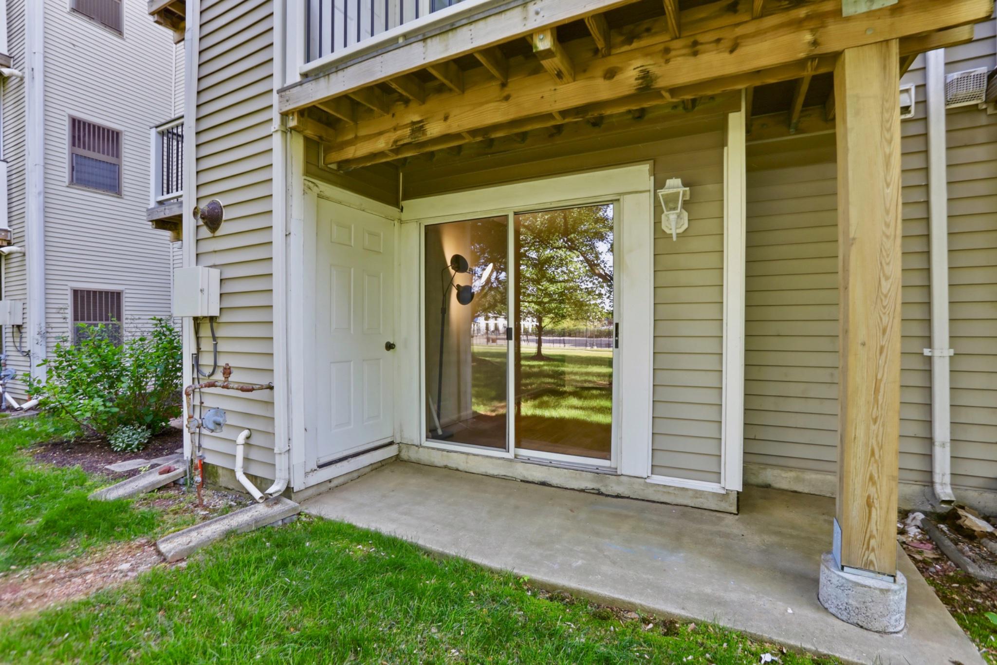 LAKESHORE CONDO - Residential