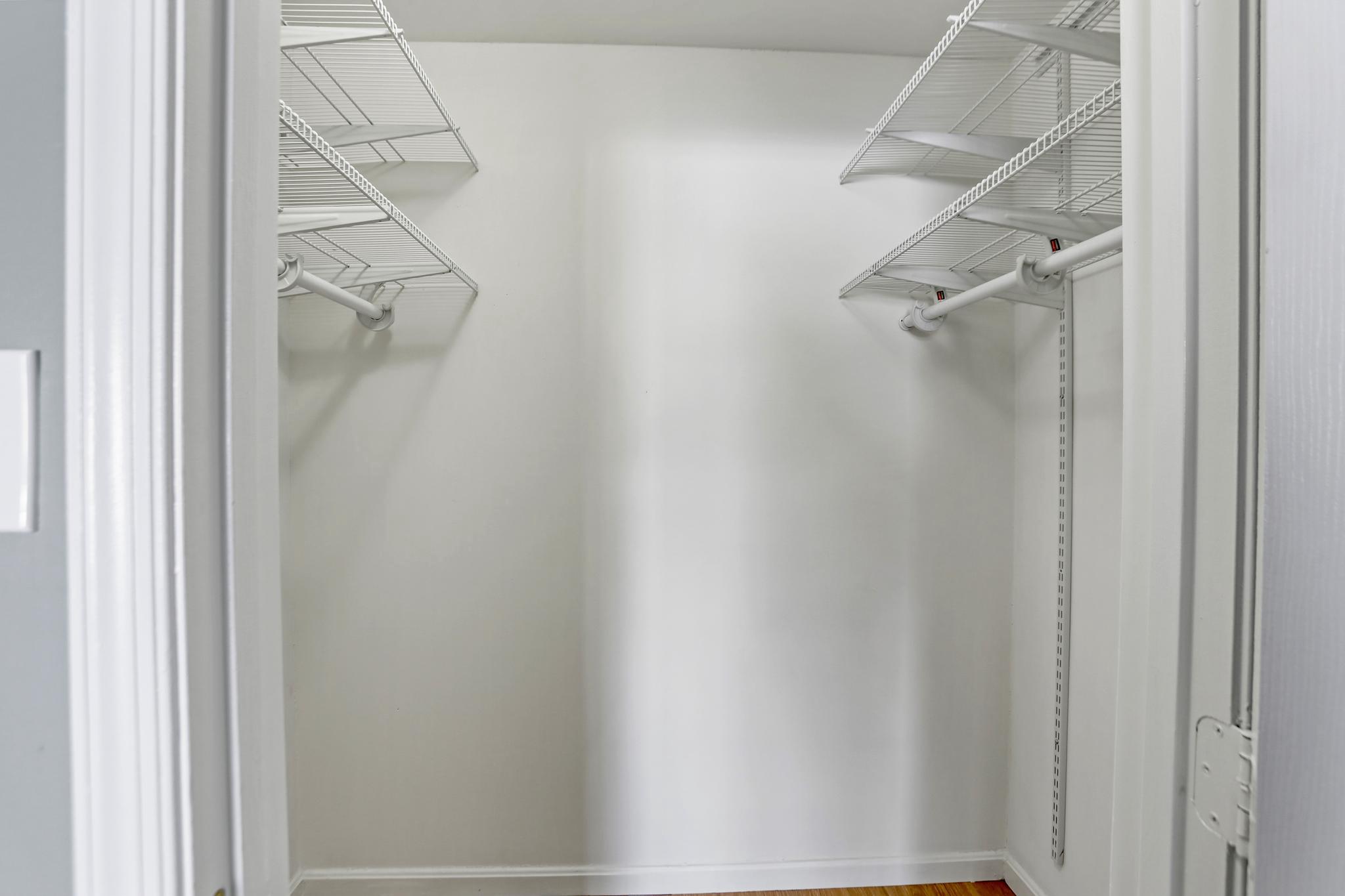 LAKESHORE CONDO - Residential