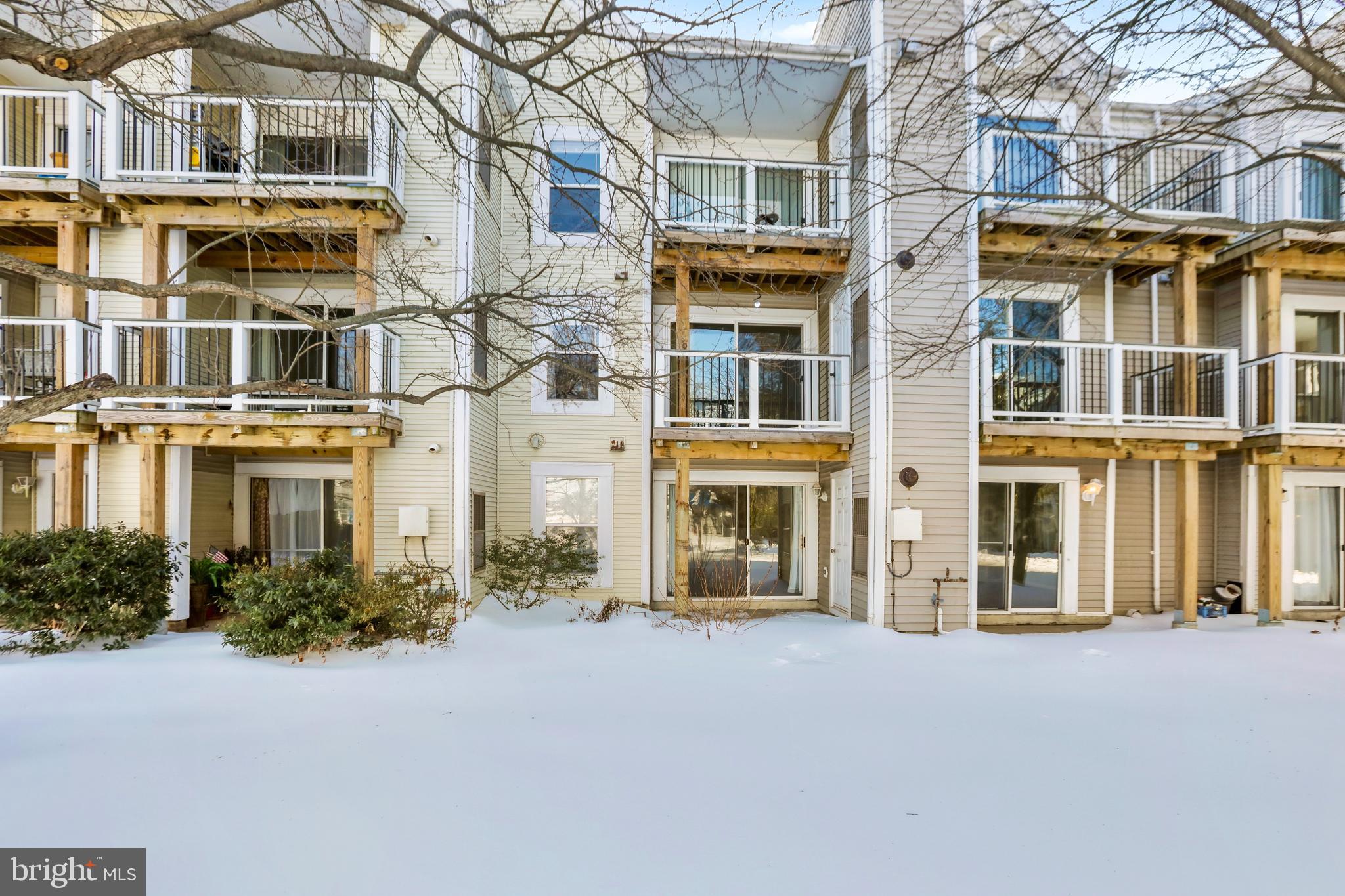 LAKESHORE CONDO - Residential