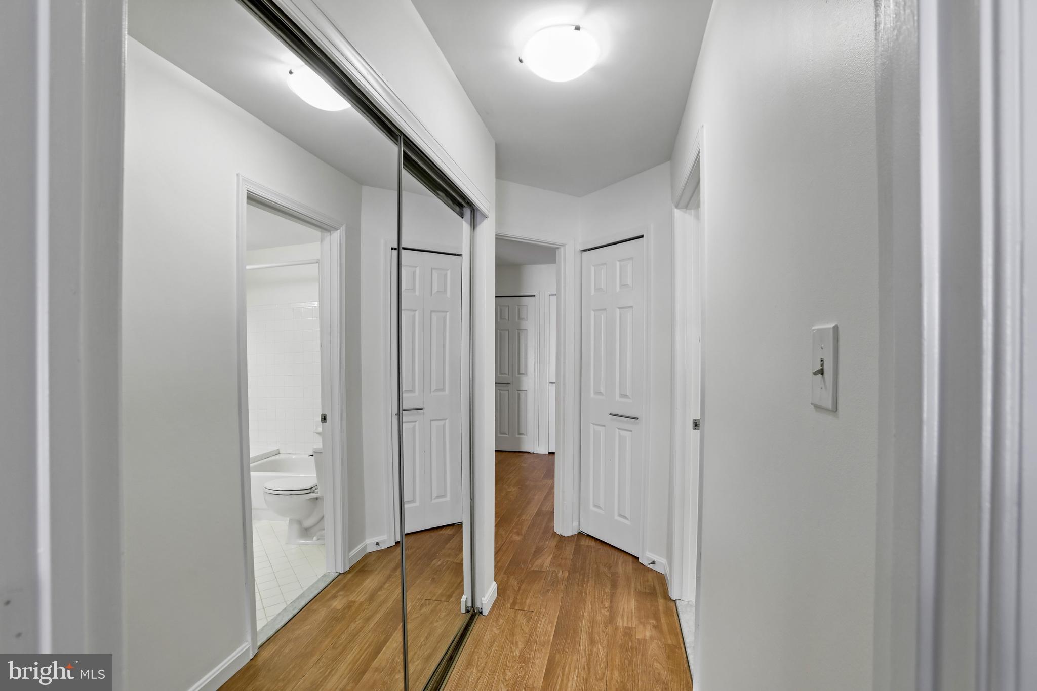 LAKESHORE CONDO - Residential