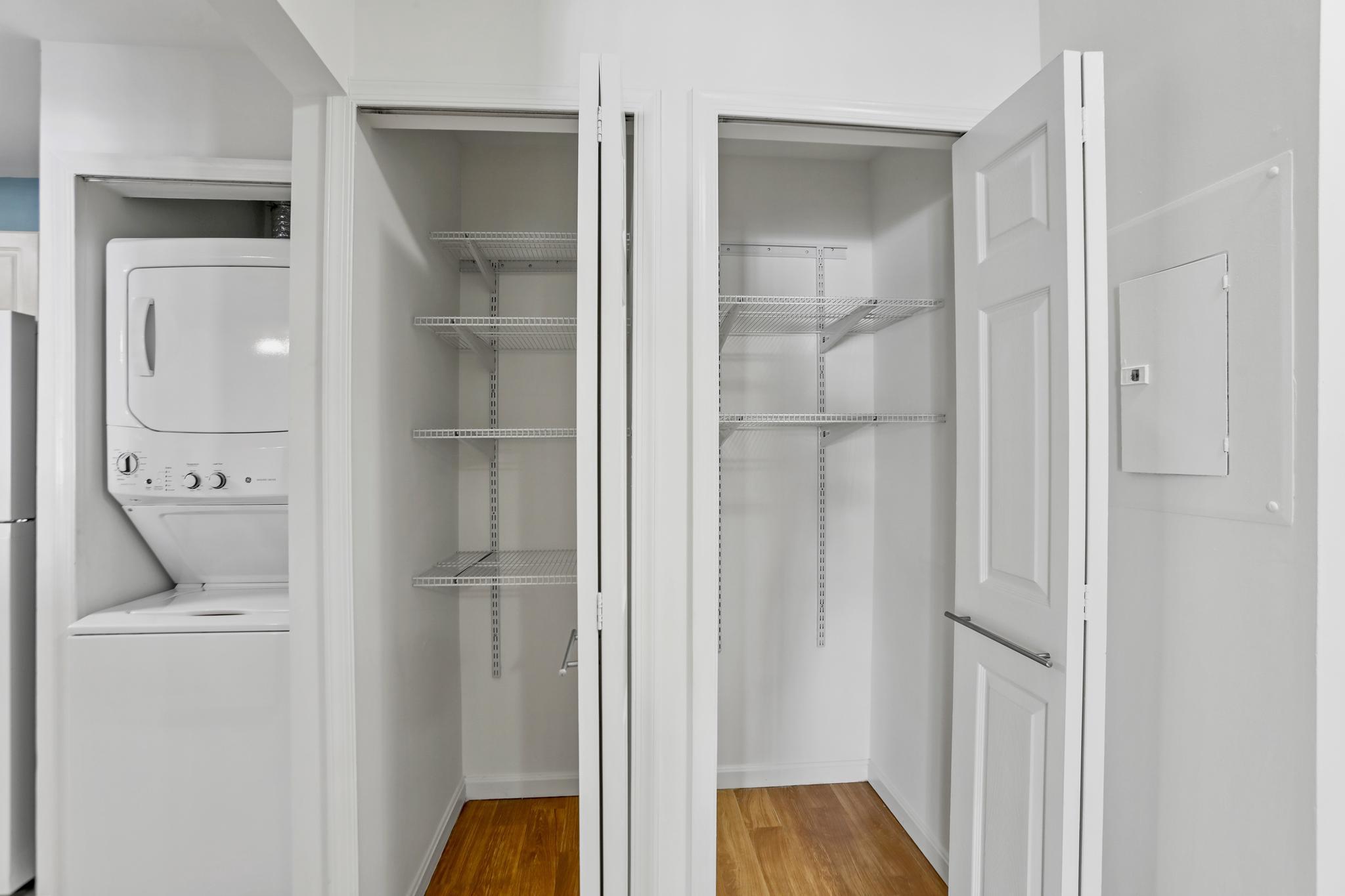 LAKESHORE CONDO - Residential
