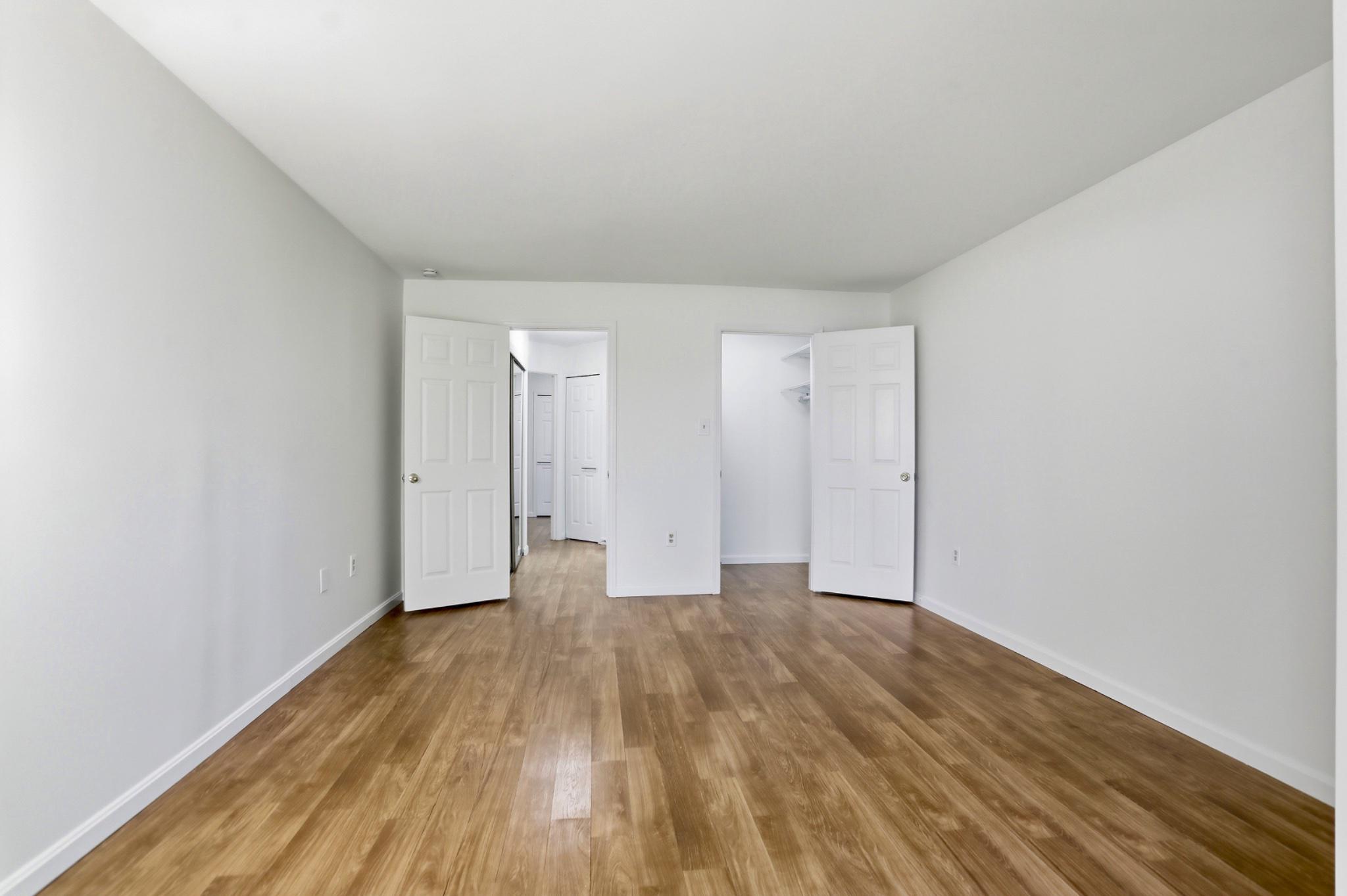 LAKESHORE CONDO - Residential