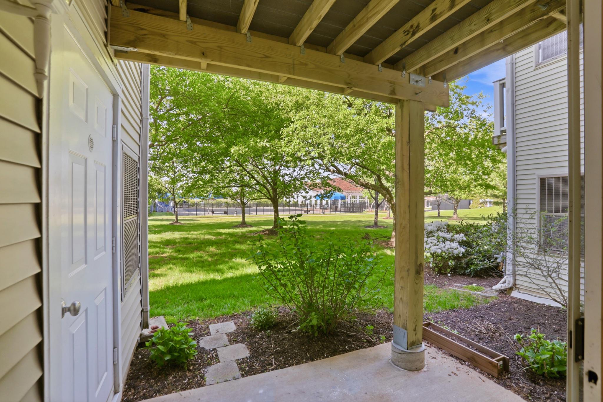 LAKESHORE CONDO - Residential