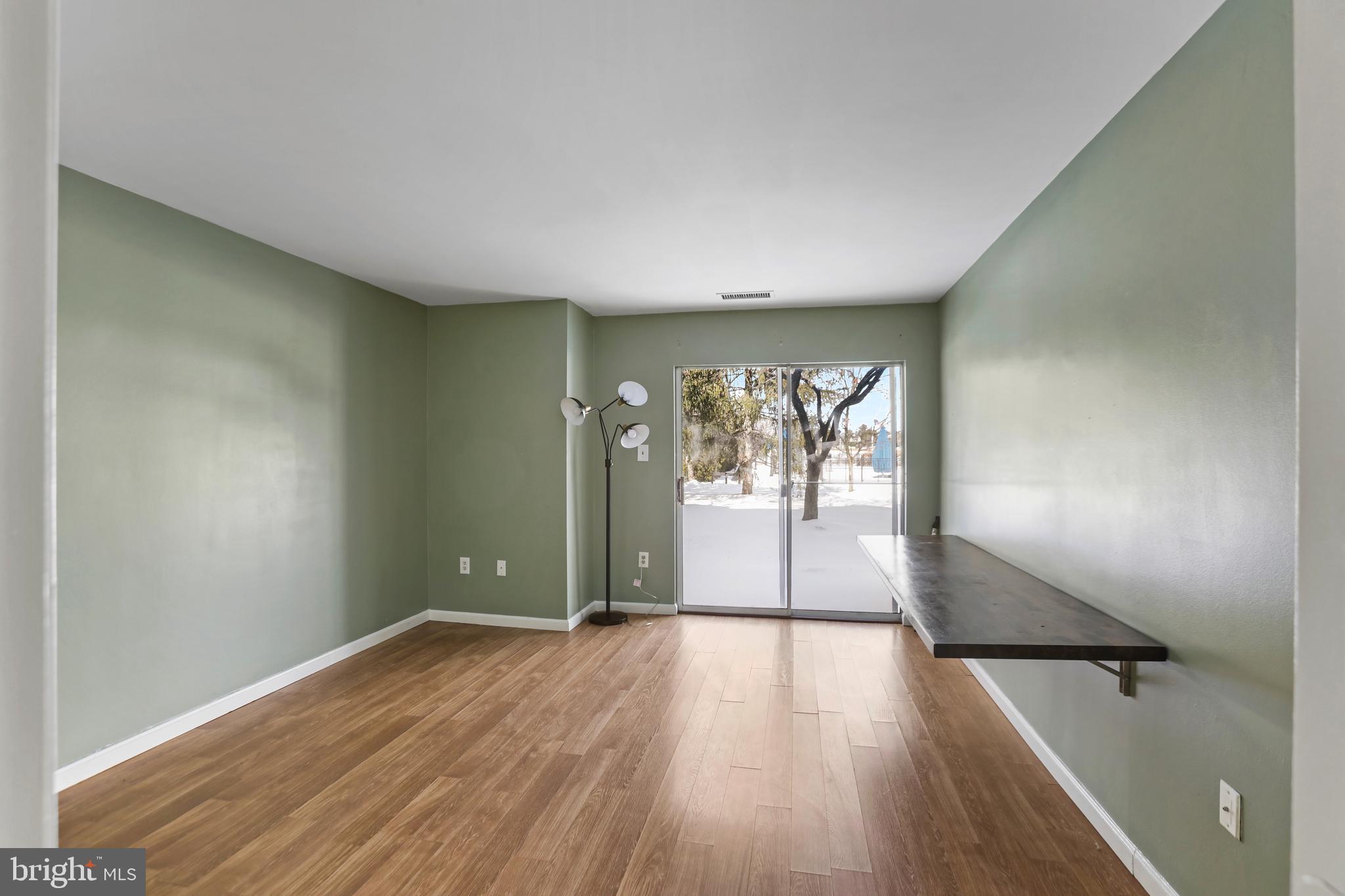 LAKESHORE CONDO - Residential