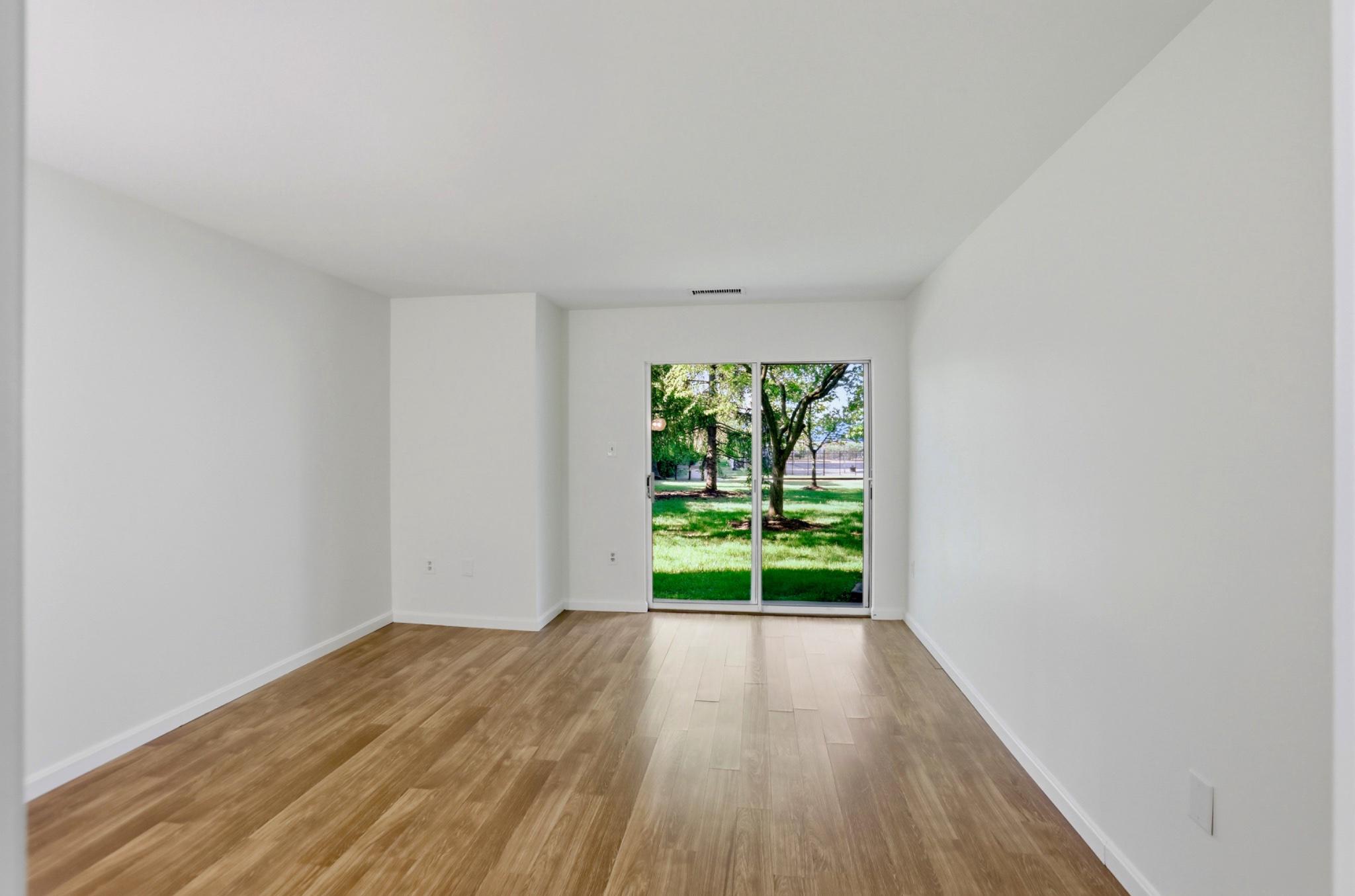 LAKESHORE CONDO - Residential
