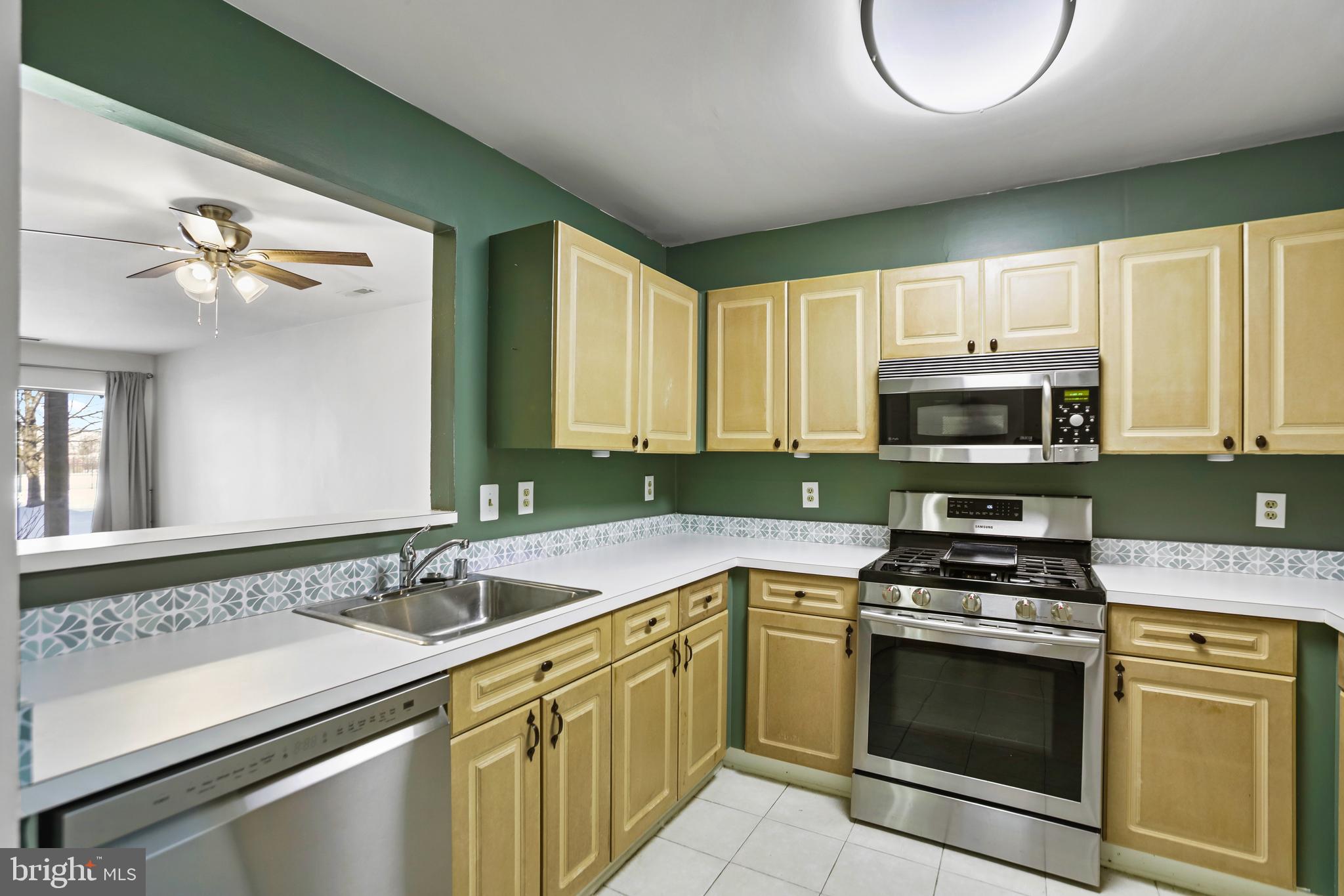 LAKESHORE CONDO - Residential