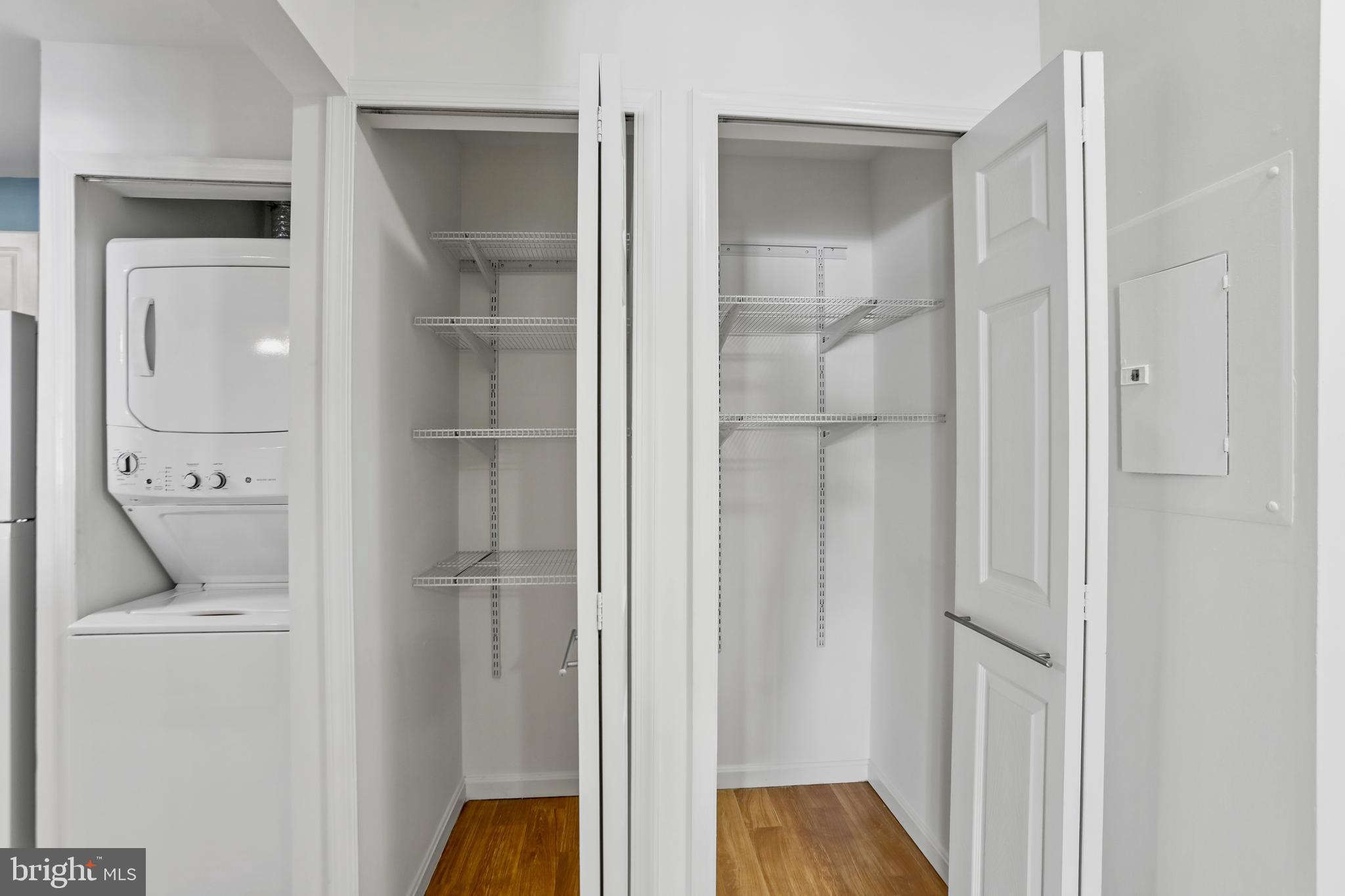 LAKESHORE CONDO - Residential