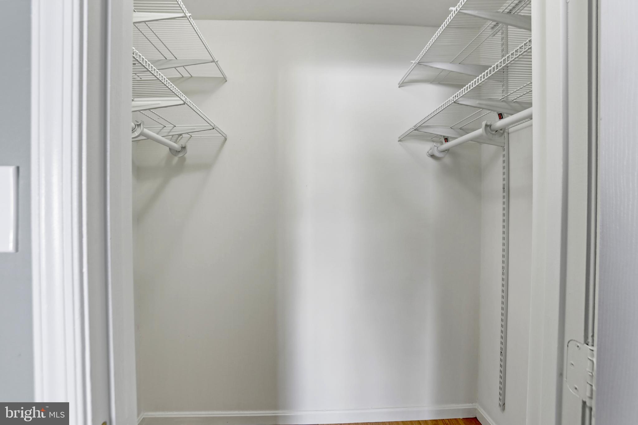 LAKESHORE CONDO - Residential