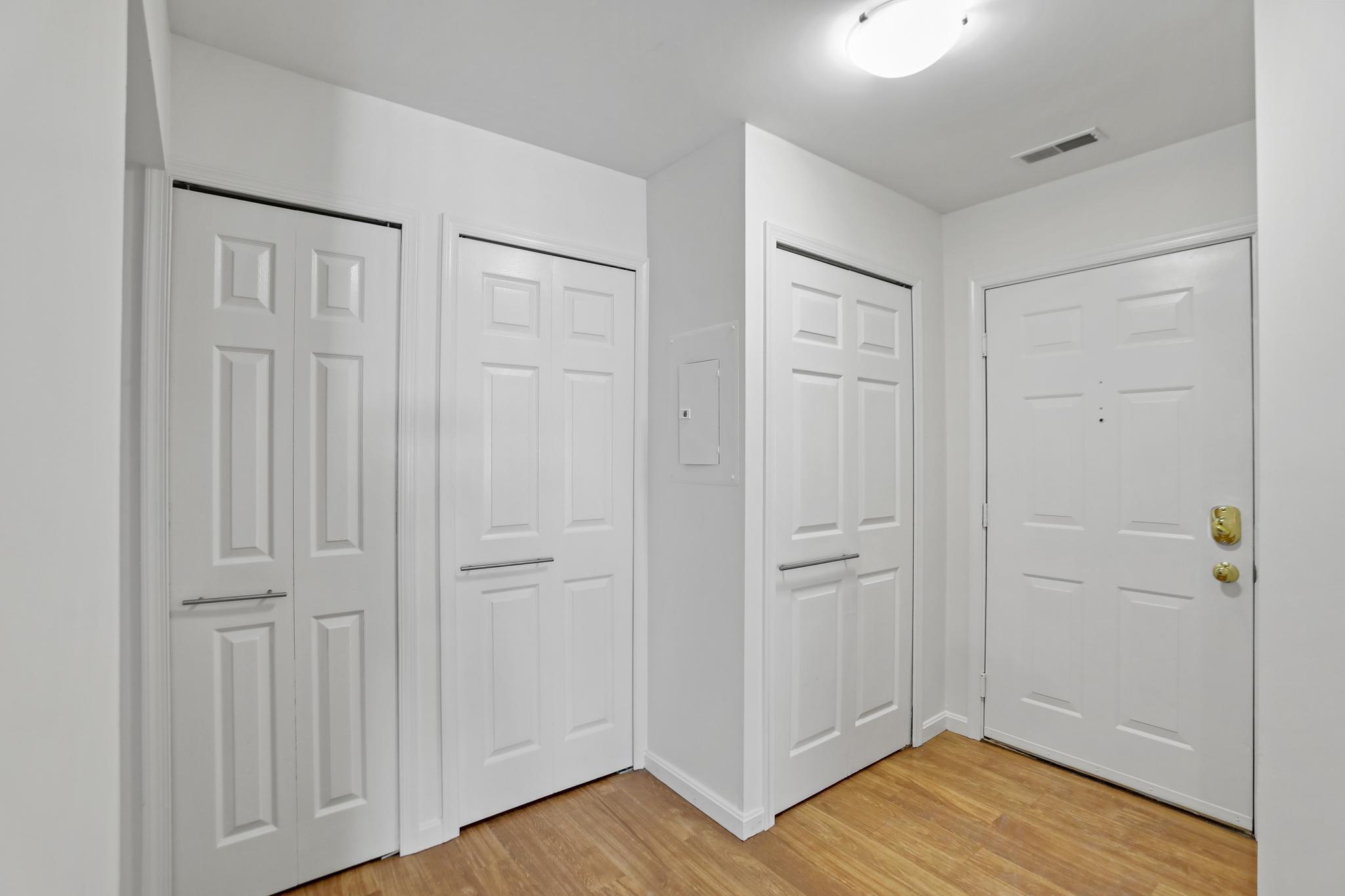 LAKESHORE CONDO - Residential