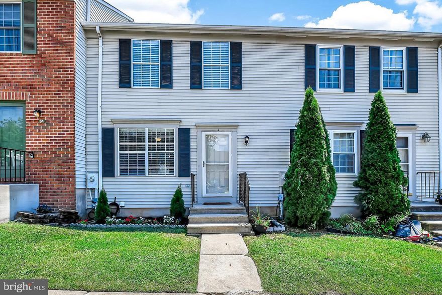 Beautiful 4 Bedrooms & 3 Full Bath in Richardson Mews Neighborhood. Open, customized, expanded floor plan, totally updated kitchen with new stainless steel appliances, custom island, granite countertop, and upgraded backsplash. Master bedroom with ceiling fan & an updated full bath. Finished walkout basement family room/rec room for added living space with brand new full bath next to it. Deck off the back is perfect for entertaining!