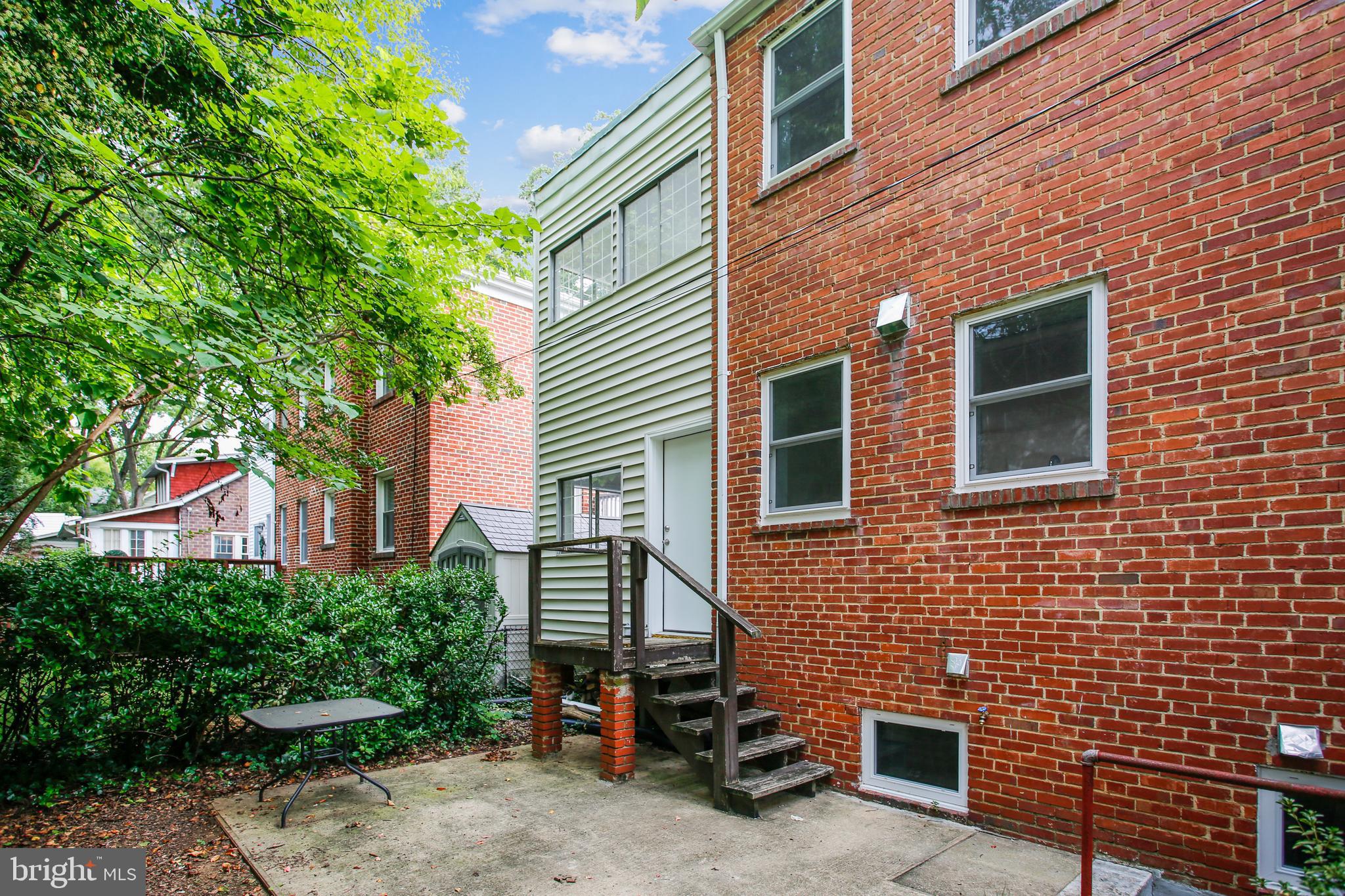 CLARENDON - Residential Lease