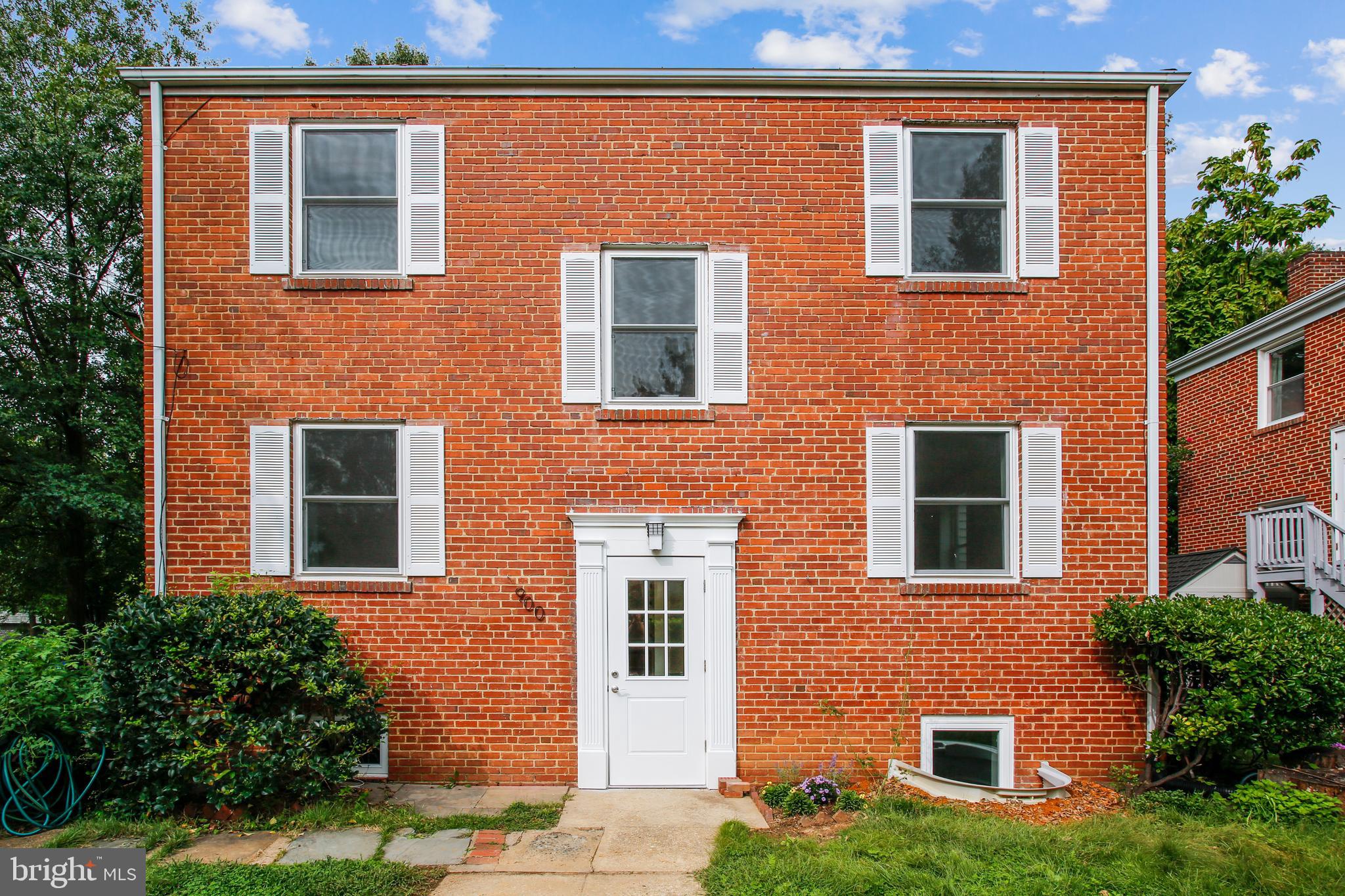 CLARENDON - Residential Lease