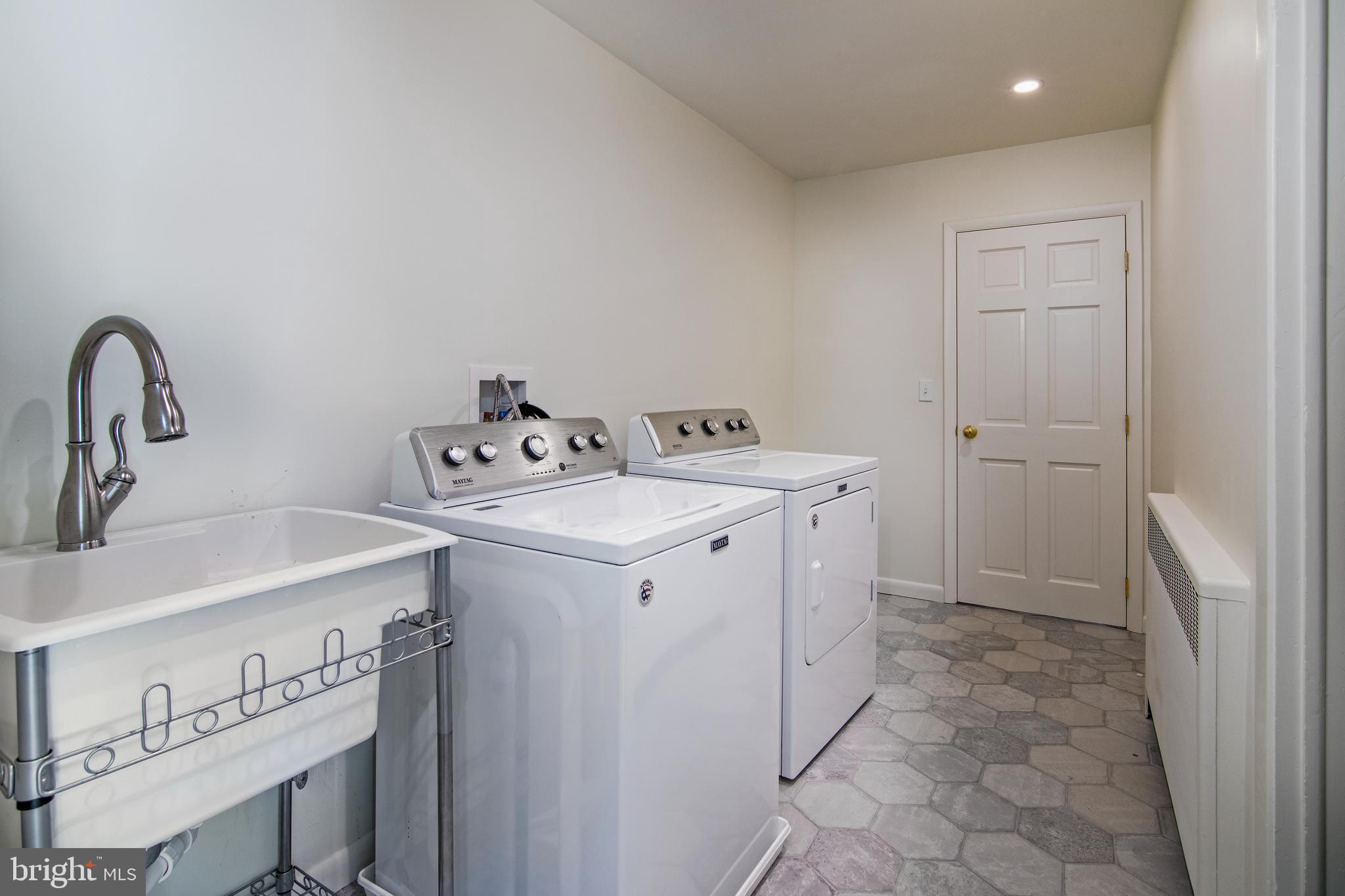 GLADWYNE - Residential