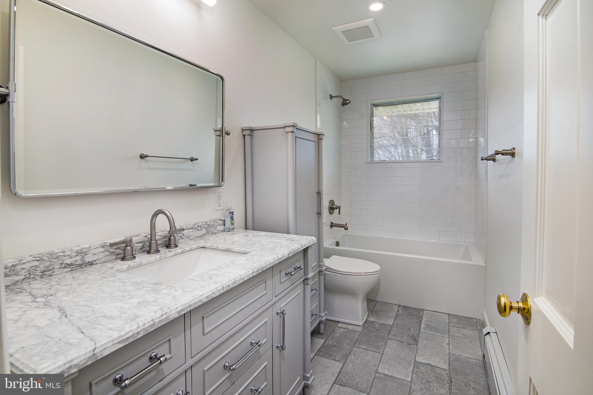 GLADWYNE - Residential